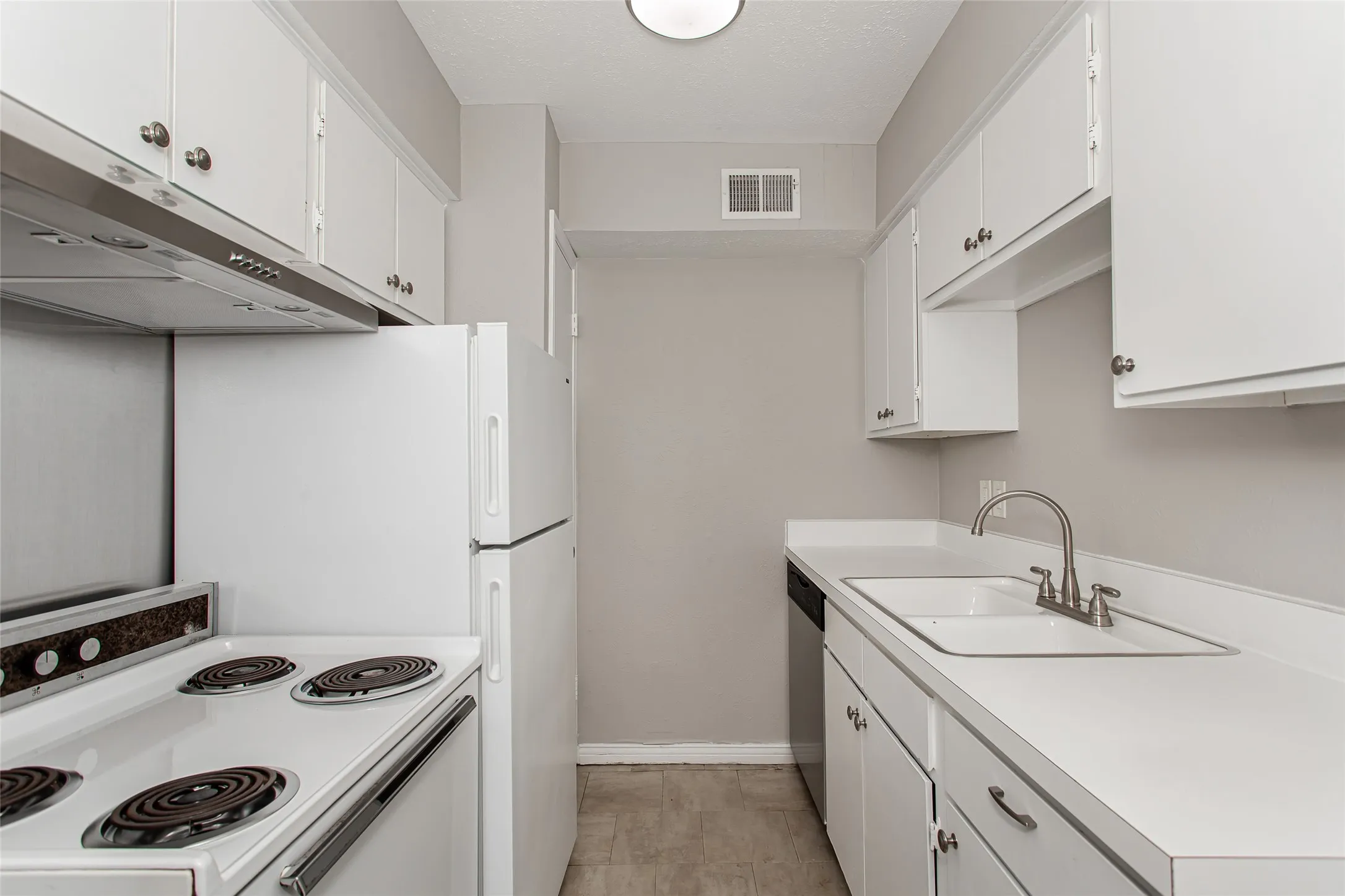 Apartment For Rent in Dallas County , 4319 Mckinney Avenue 103, Dallas, Texas 75205, 1 Bedroom, 1 Bathroom, Garage spaces, 600 Sqft, built in 1975, mls#21370175, Real Estate Agent in Dallas, Homes For Rent in Dallas county, Homes For Rent in Dallas, Realtor in Dallas Texas, Real Estate Brokerage Independent Realty Texas, Luminita Cordes Realtor