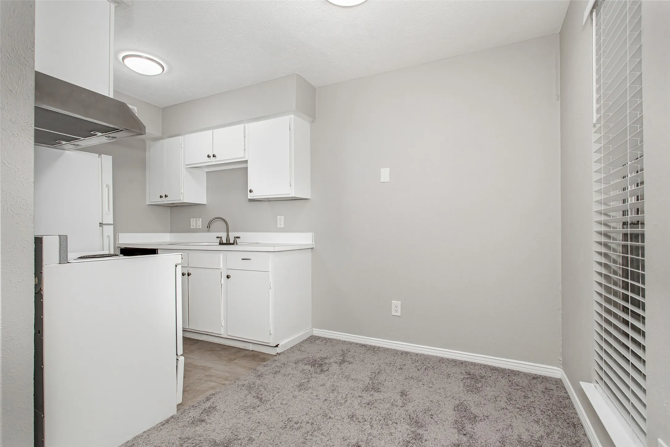 Apartment For Rent in Dallas County , 4319 Mckinney Avenue 103, Dallas, Texas 75205, 1 Bedroom, 1 Bathroom, Garage spaces, 600 Sqft, built in 1975, mls#21370175, Real Estate Agent in Dallas, Homes For Rent in Dallas county, Homes For Rent in Dallas, Realtor in Dallas Texas, Real Estate Brokerage Independent Realty Texas, Luminita Cordes Realtor