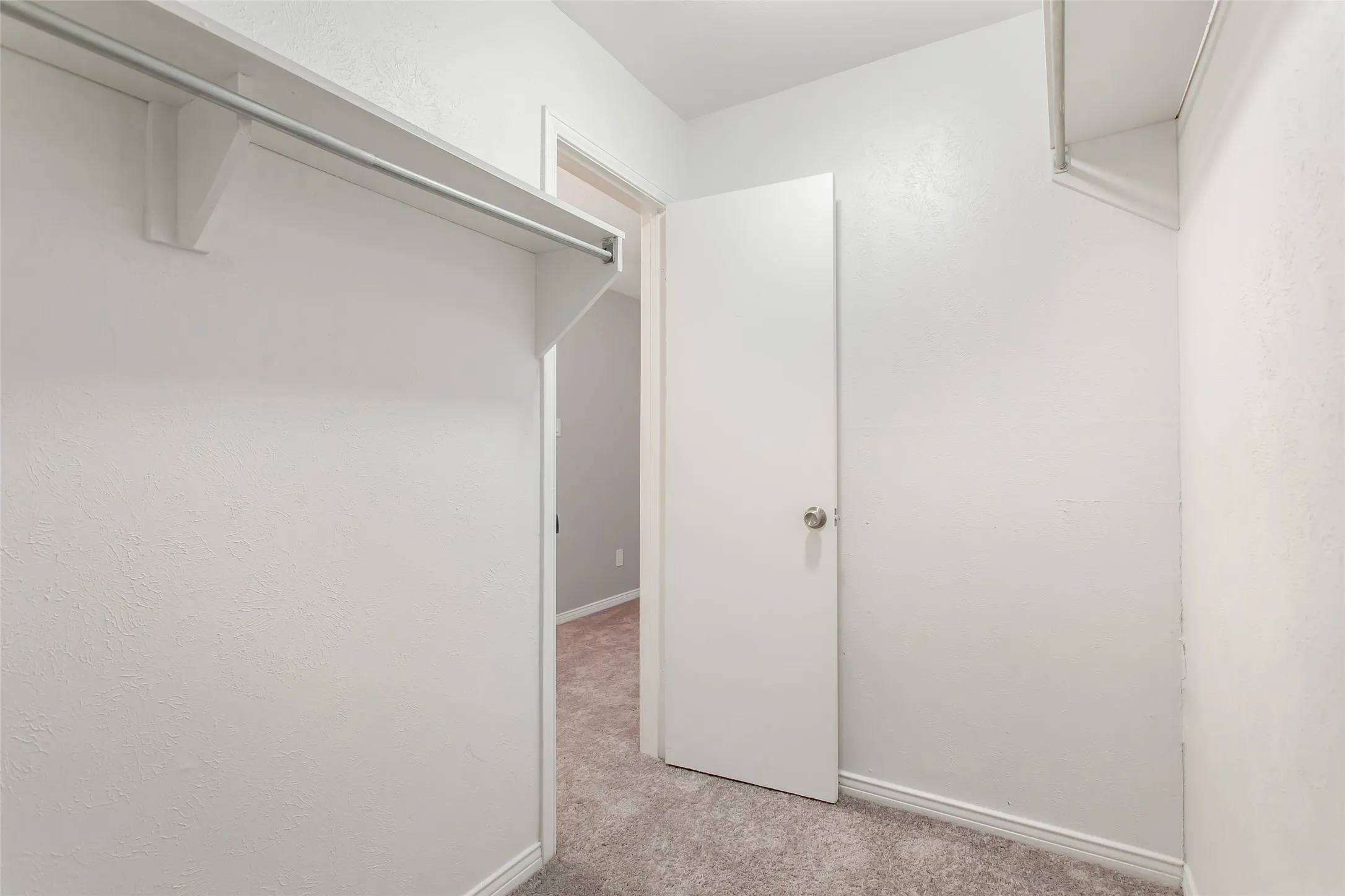 Apartment For Rent in Dallas County , 4319 Mckinney Avenue 103, Dallas, Texas 75205, 1 Bedroom, 1 Bathroom, Garage spaces, 600 Sqft, built in 1975, mls#21370175, Real Estate Agent in Dallas, Homes For Rent in Dallas county, Homes For Rent in Dallas, Realtor in Dallas Texas, Real Estate Brokerage Independent Realty Texas, Luminita Cordes Realtor