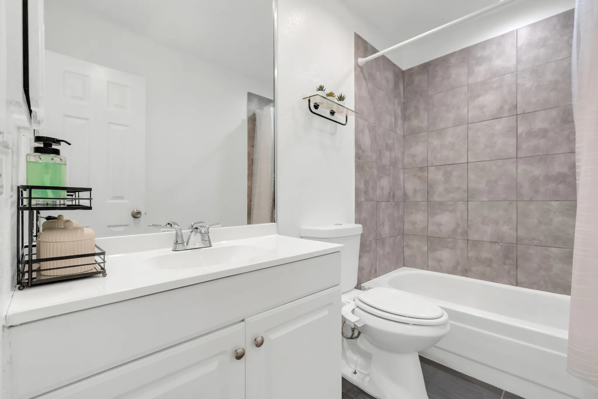 Single Family Residence For Sale in Dallas County , 2111 Prairie Creek Trail, Garland, Texas 75040, 3 Bedroom, 2 Bathroom, 1 Garage spaces, 1,548 Sqft, built in 1987, mls#21351627, Real Estate Agent in Garland, Homes For Sale in Dallas county, Homes For Sale in Garland, Realtor in Garland Texas, Real Estate Brokerage Independent Realty Texas, Luminita Cordes Realtor