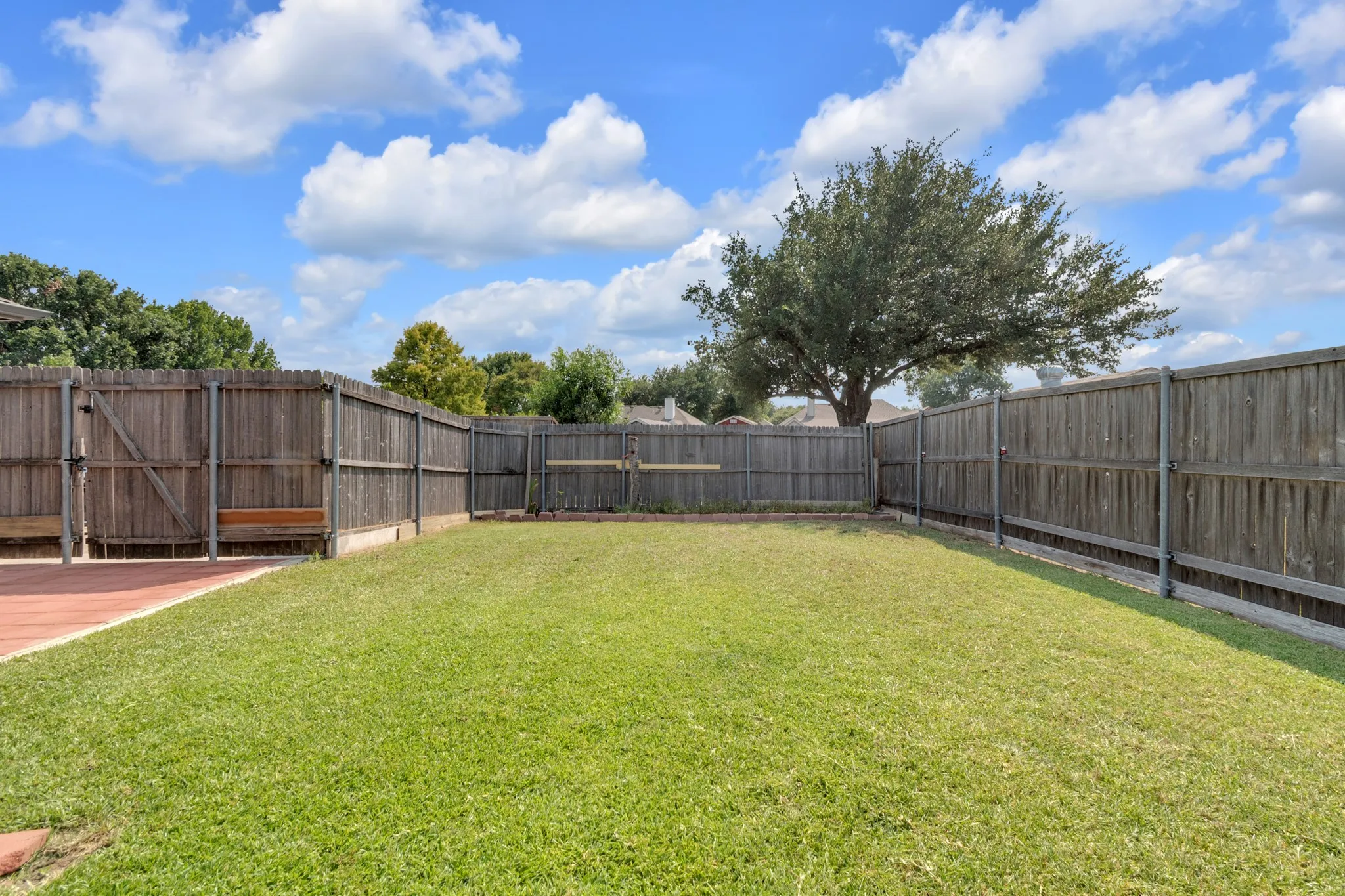 Single Family Residence For Sale in Dallas County , 2111 Prairie Creek Trail, Garland, Texas 75040, 3 Bedroom, 2 Bathroom, 1 Garage spaces, 1,548 Sqft, built in 1987, mls#21351627, Real Estate Agent in Garland, Homes For Sale in Dallas county, Homes For Sale in Garland, Realtor in Garland Texas, Real Estate Brokerage Independent Realty Texas, Luminita Cordes Realtor