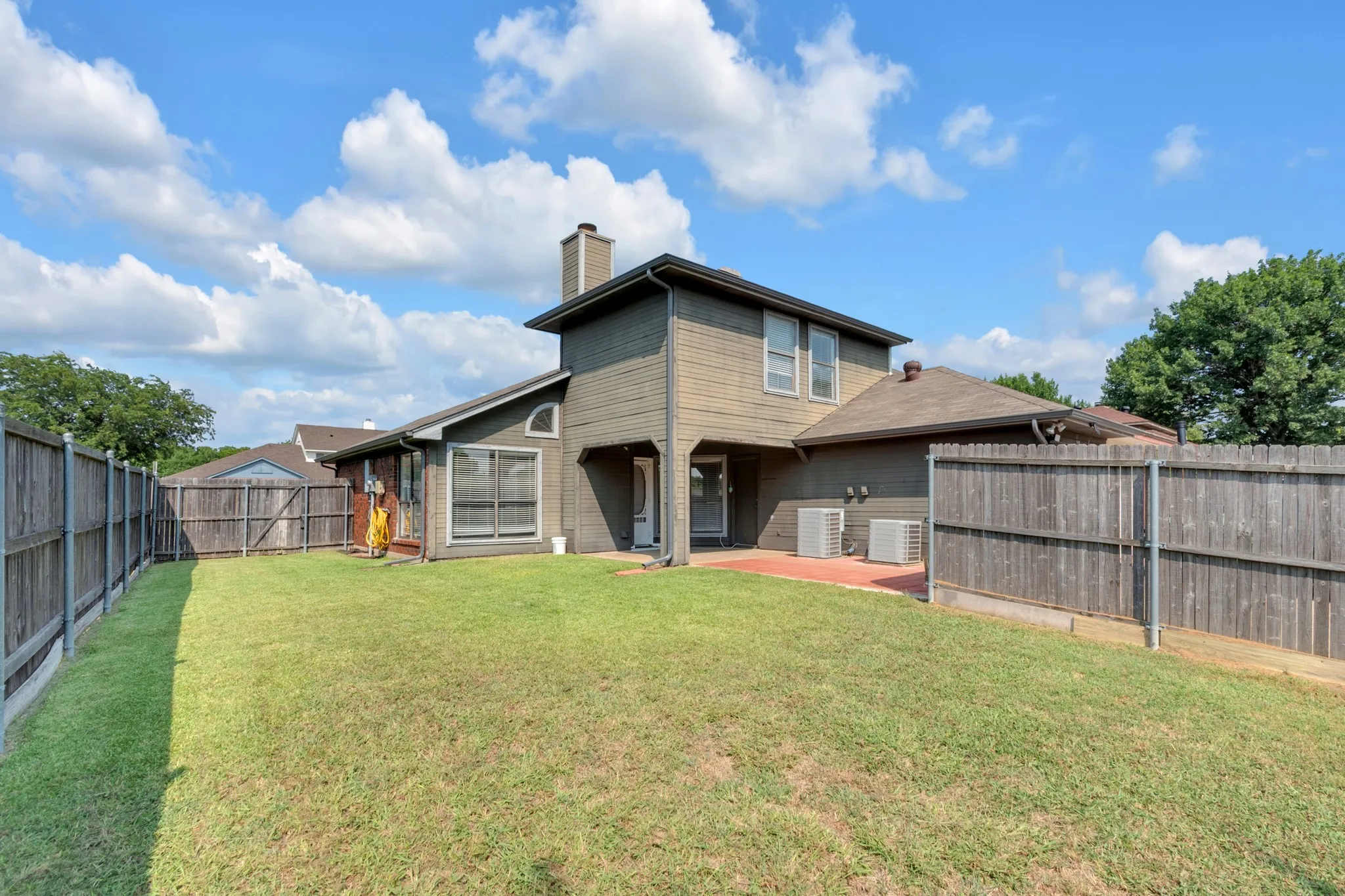 Single Family Residence For Sale in Dallas County , 2111 Prairie Creek Trail, Garland, Texas 75040, 3 Bedroom, 2 Bathroom, 1 Garage spaces, 1,548 Sqft, built in 1987, mls#21351627, Real Estate Agent in Garland, Homes For Sale in Dallas county, Homes For Sale in Garland, Realtor in Garland Texas, Real Estate Brokerage Independent Realty Texas, Luminita Cordes Realtor