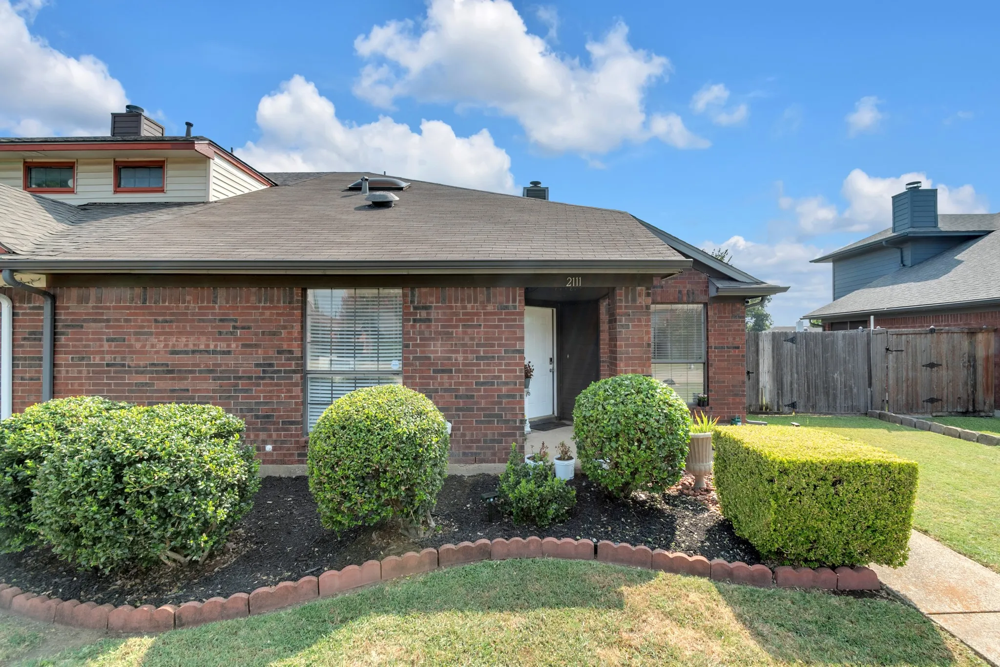 Single Family Residence For Sale in Dallas County , 2111 Prairie Creek Trail, Garland, Texas 75040, 3 Bedroom, 2 Bathroom, 1 Garage spaces, 1,548 Sqft, built in 1987, mls#21351627, Real Estate Agent in Garland, Homes For Sale in Dallas county, Homes For Sale in Garland, Realtor in Garland Texas, Real Estate Brokerage Independent Realty Texas, Luminita Cordes Realtor