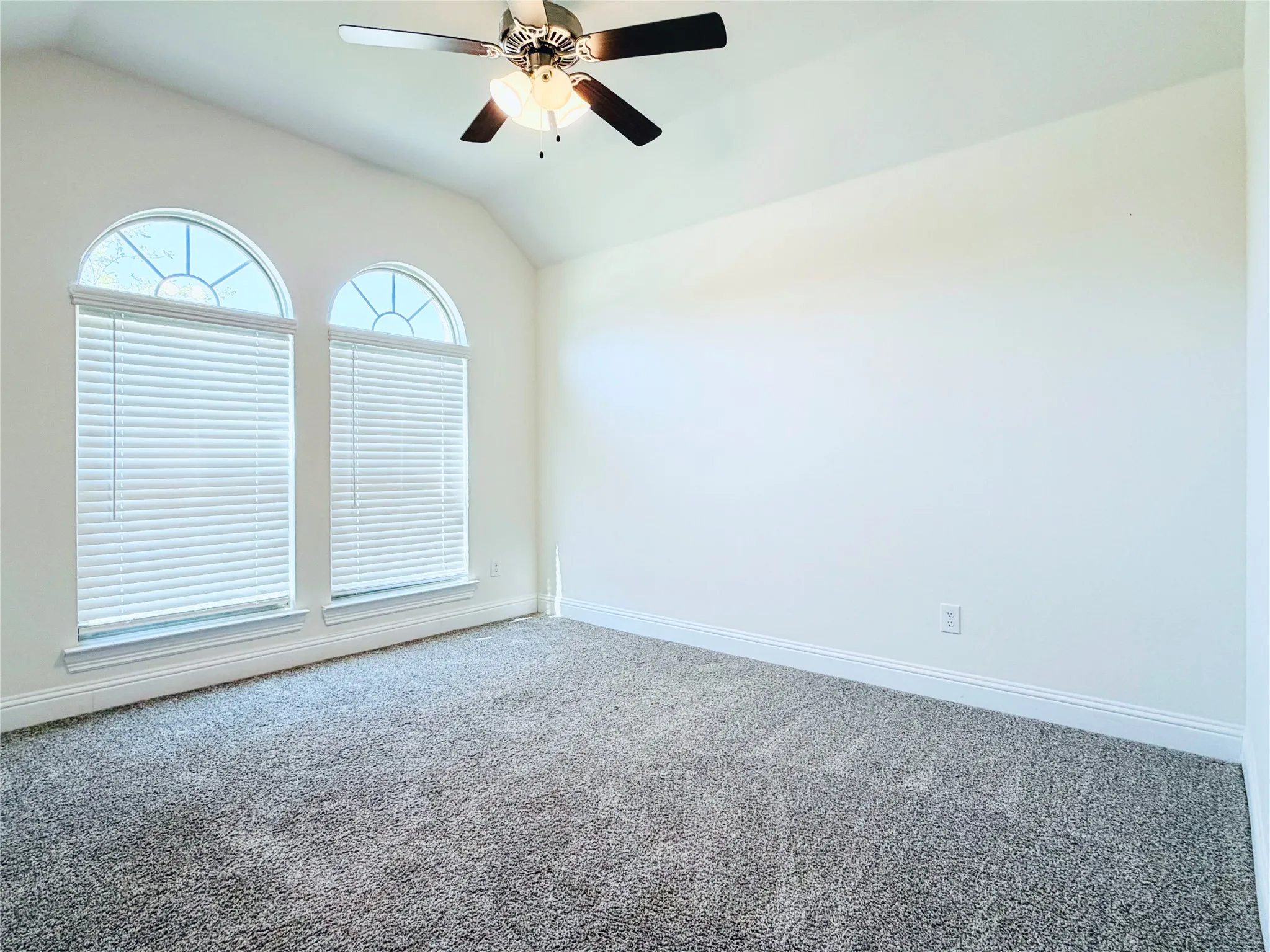 Single Family Residence For Rent in Denton County , 10809 Table Bluff Street, Aubrey, Texas 76227, 3 Bedroom, 2 Bathroom, 2 Garage spaces, 1,686 Sqft, built in 2020, mls#21369591, Real Estate Agent in Aubrey, Homes For Rent in Denton county, Homes For Rent in Aubrey, Realtor in Aubrey Texas, Real Estate Brokerage Independent Realty Texas, Luminita Cordes Realtor