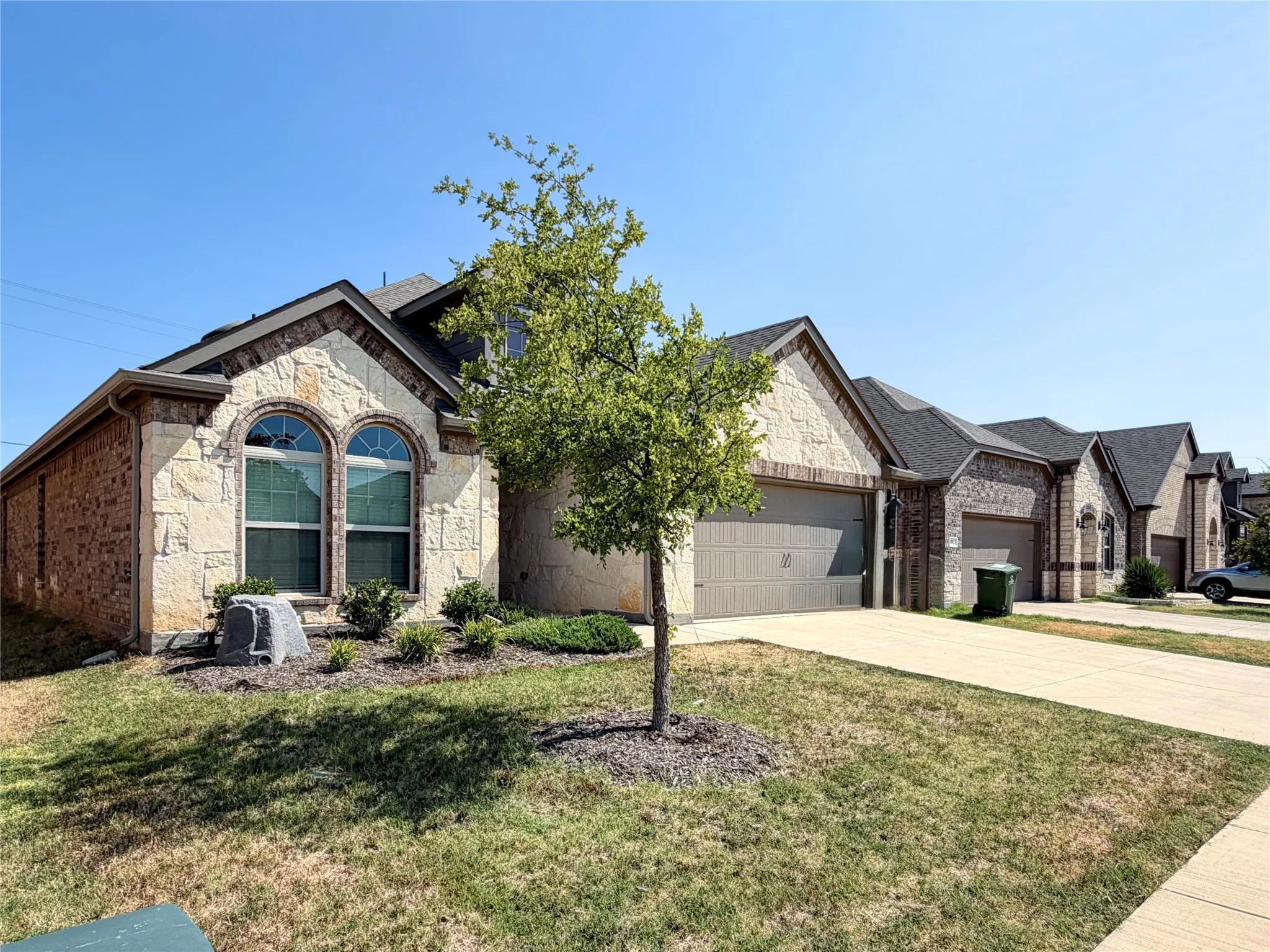 Single Family Residence For Rent in Denton County , 10809 Table Bluff Street, Aubrey, Texas 76227, 3 Bedroom, 2 Bathroom, 2 Garage spaces, 1,686 Sqft, built in 2020, mls#21369591, Real Estate Agent in Aubrey, Homes For Rent in Denton county, Homes For Rent in Aubrey, Realtor in Aubrey Texas, Real Estate Brokerage Independent Realty Texas, Luminita Cordes Realtor