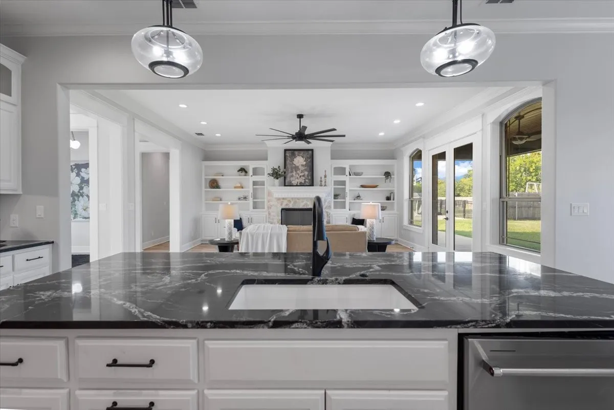 Single Family Residence For Sale in Smith County , 93 Ryder Cup Trail, Hideaway, Texas 75771, 3 Bedroom, 3 Bathroom, 2 Garage spaces, 3,100 Sqft, built in 2023, mls#21369837, Real Estate Agent in Hideaway, Homes For Sale in Smith county, Homes For Sale in Hideaway, Realtor in Hideaway Texas, Real Estate Brokerage Independent Realty Texas, Luminita Cordes Realtor