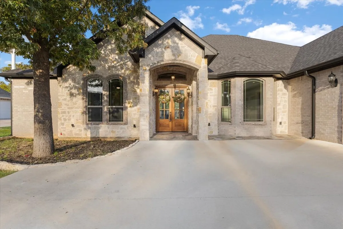 Single Family Residence For Sale in Smith County , 93 Ryder Cup Trail, Hideaway, Texas 75771, 3 Bedroom, 3 Bathroom, 2 Garage spaces, 3,100 Sqft, built in 2023, mls#21369837, Real Estate Agent in Hideaway, Homes For Sale in Smith county, Homes For Sale in Hideaway, Realtor in Hideaway Texas, Real Estate Brokerage Independent Realty Texas, Luminita Cordes Realtor