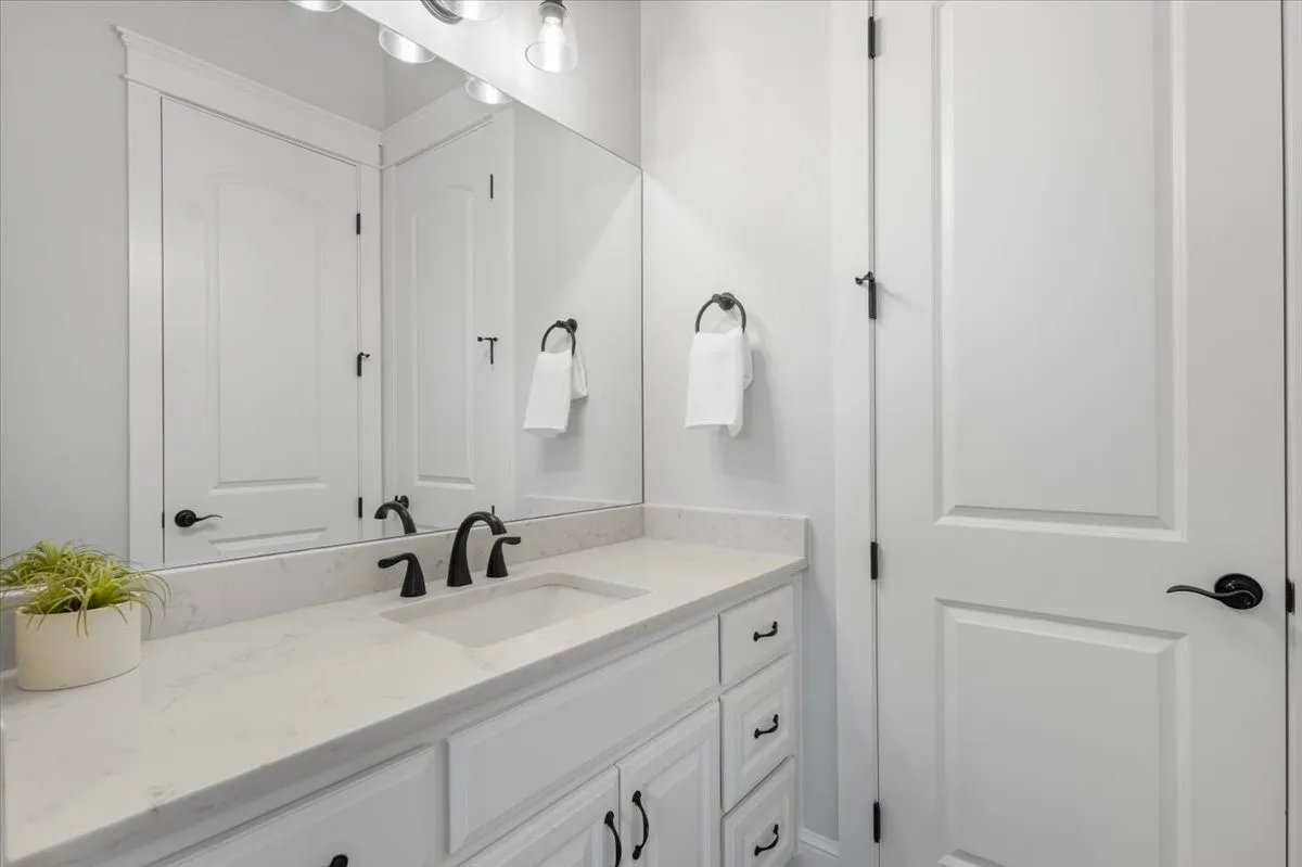 Single Family Residence For Sale in Smith County , 93 Ryder Cup Trail, Hideaway, Texas 75771, 3 Bedroom, 3 Bathroom, 2 Garage spaces, 3,100 Sqft, built in 2023, mls#21369837, Real Estate Agent in Hideaway, Homes For Sale in Smith county, Homes For Sale in Hideaway, Realtor in Hideaway Texas, Real Estate Brokerage Independent Realty Texas, Luminita Cordes Realtor