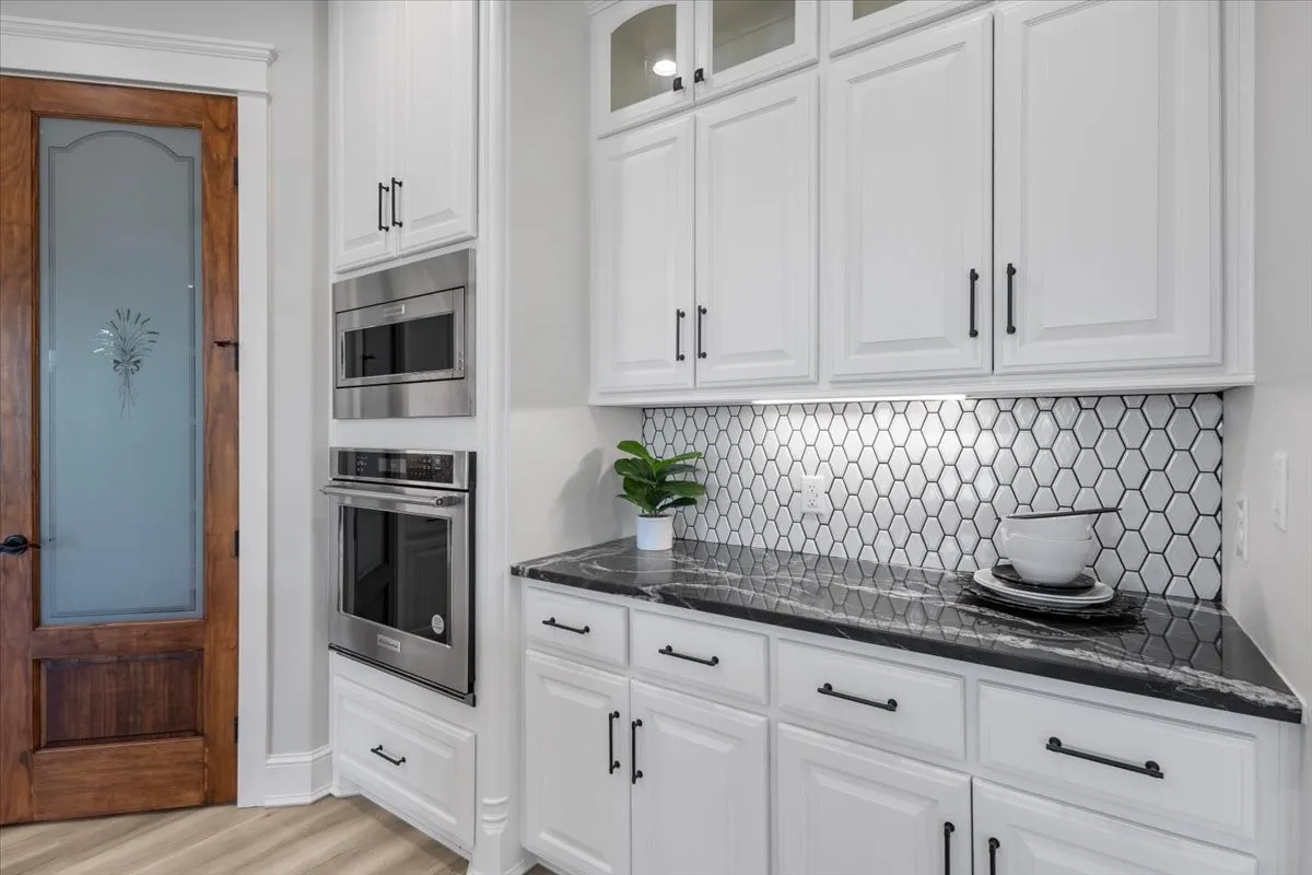 Single Family Residence For Sale in Smith County , 93 Ryder Cup Trail, Hideaway, Texas 75771, 3 Bedroom, 3 Bathroom, 2 Garage spaces, 3,100 Sqft, built in 2023, mls#21369837, Real Estate Agent in Hideaway, Homes For Sale in Smith county, Homes For Sale in Hideaway, Realtor in Hideaway Texas, Real Estate Brokerage Independent Realty Texas, Luminita Cordes Realtor
