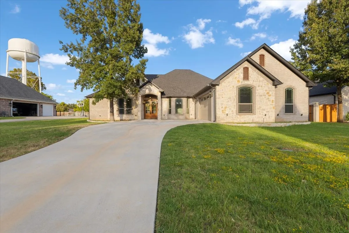 Single Family Residence For Sale in Smith County , 93 Ryder Cup Trail, Hideaway, Texas 75771, 3 Bedroom, 3 Bathroom, 2 Garage spaces, 3,100 Sqft, built in 2023, mls#21369837, Real Estate Agent in Hideaway, Homes For Sale in Smith county, Homes For Sale in Hideaway, Realtor in Hideaway Texas, Real Estate Brokerage Independent Realty Texas, Luminita Cordes Realtor