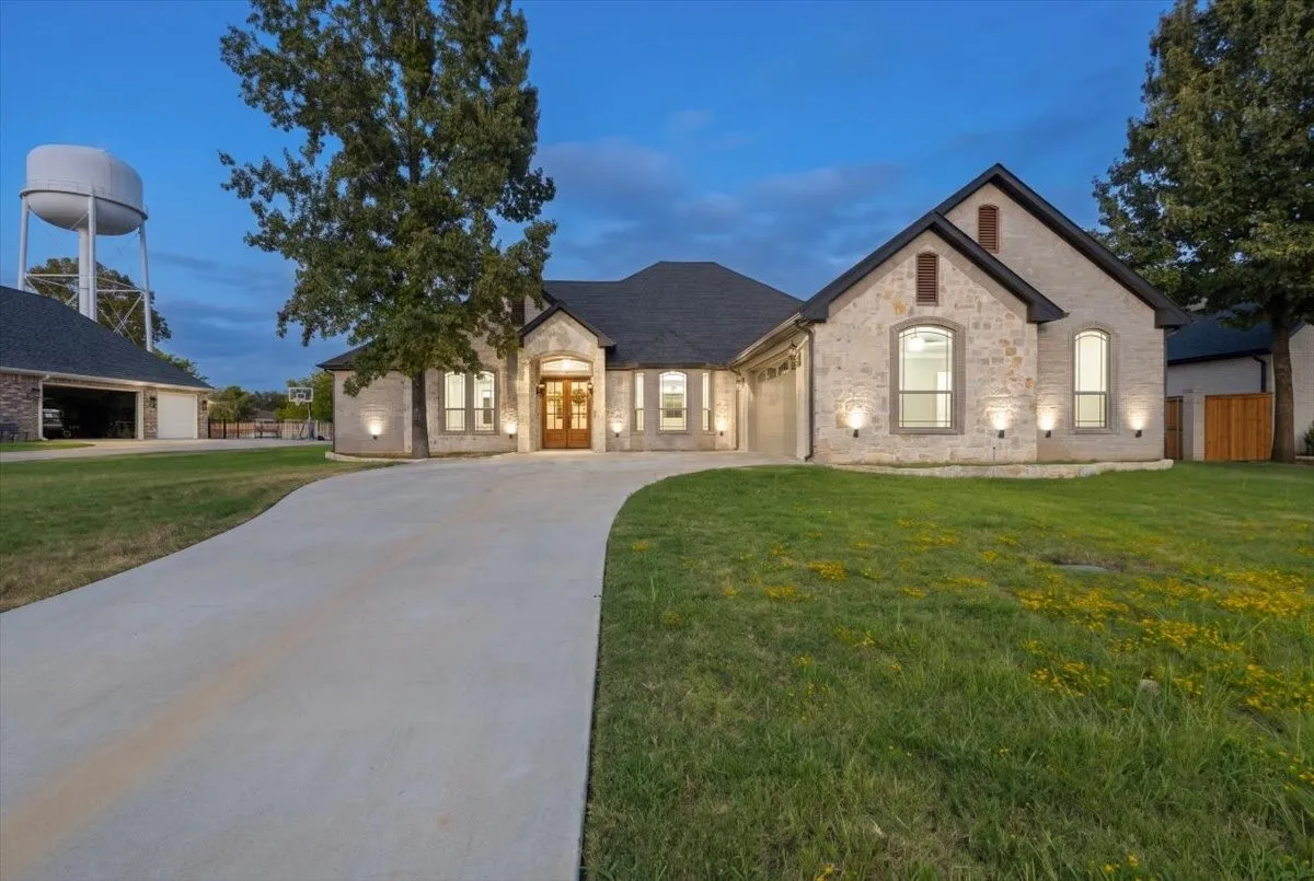 Single Family Residence For Sale in Smith County , 93 Ryder Cup Trail, Hideaway, Texas 75771, 3 Bedroom, 3 Bathroom, 2 Garage spaces, 3,100 Sqft, built in 2023, mls#21369837, Real Estate Agent in Hideaway, Homes For Sale in Smith county, Homes For Sale in Hideaway, Realtor in Hideaway Texas, Real Estate Brokerage Independent Realty Texas, Luminita Cordes Realtor