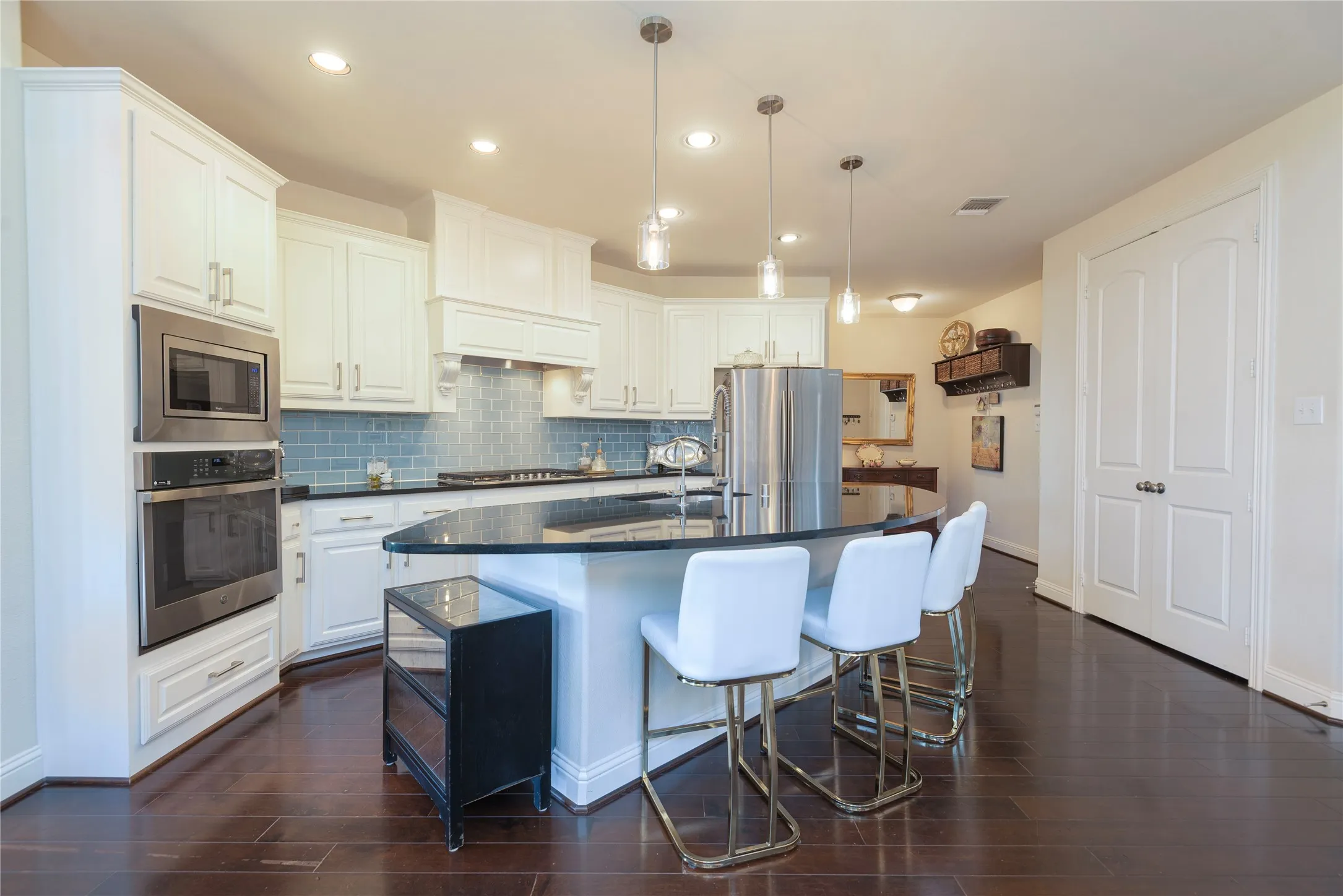 Single Family Residence For Sale in Denton County , 8320 Lindsay Gardens, The Colony, Texas 75056, 4 Bedroom, 4 Bathroom, 2 Garage spaces, 3,422 Sqft, built in 2013, mls#21370123, Real Estate Agent in The Colony, Homes For Sale in Denton county, Homes For Sale in The Colony, Realtor in The Colony Texas, Real Estate Brokerage Independent Realty Texas, Luminita Cordes Realtor
