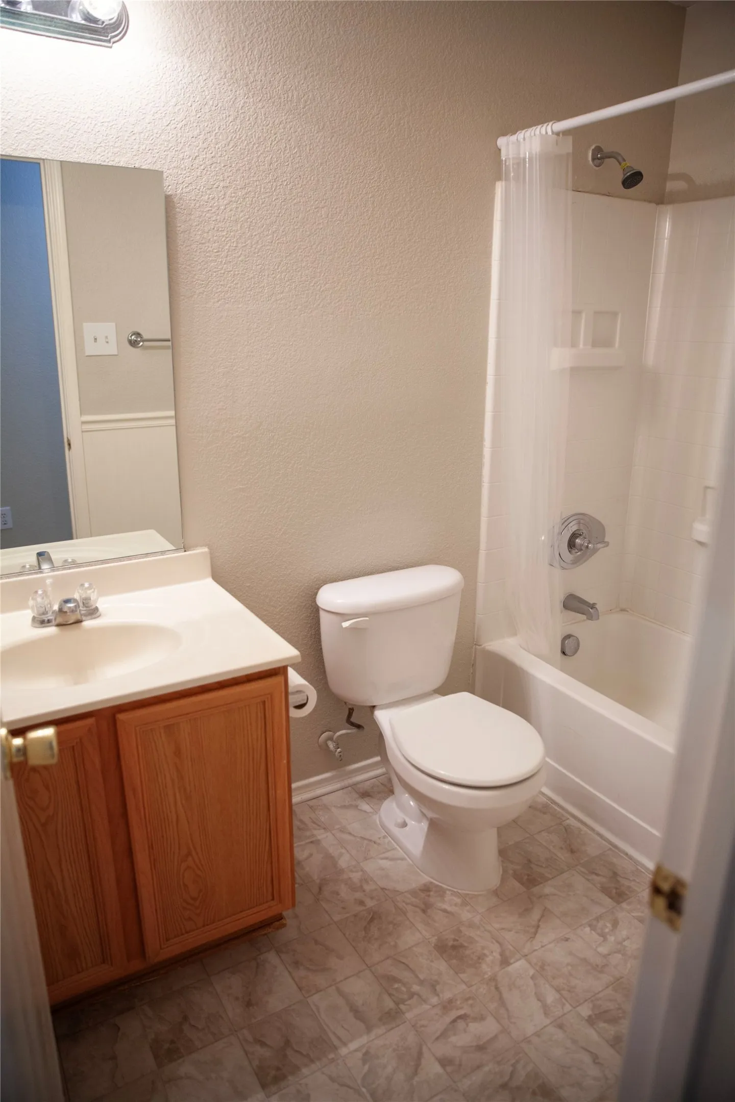 Single Family Residence For Rent in Denton County , 116 Pintail Lane, Sanger, Texas 76266, 3 Bedroom, 2 Bathroom, 2 Garage spaces, 1,252 Sqft, built in 2005, mls#21367743, Real Estate Agent in Sanger, Homes For Rent in Denton county, Homes For Rent in Sanger, Realtor in Sanger Texas, Real Estate Brokerage Independent Realty Texas, Luminita Cordes Realtor