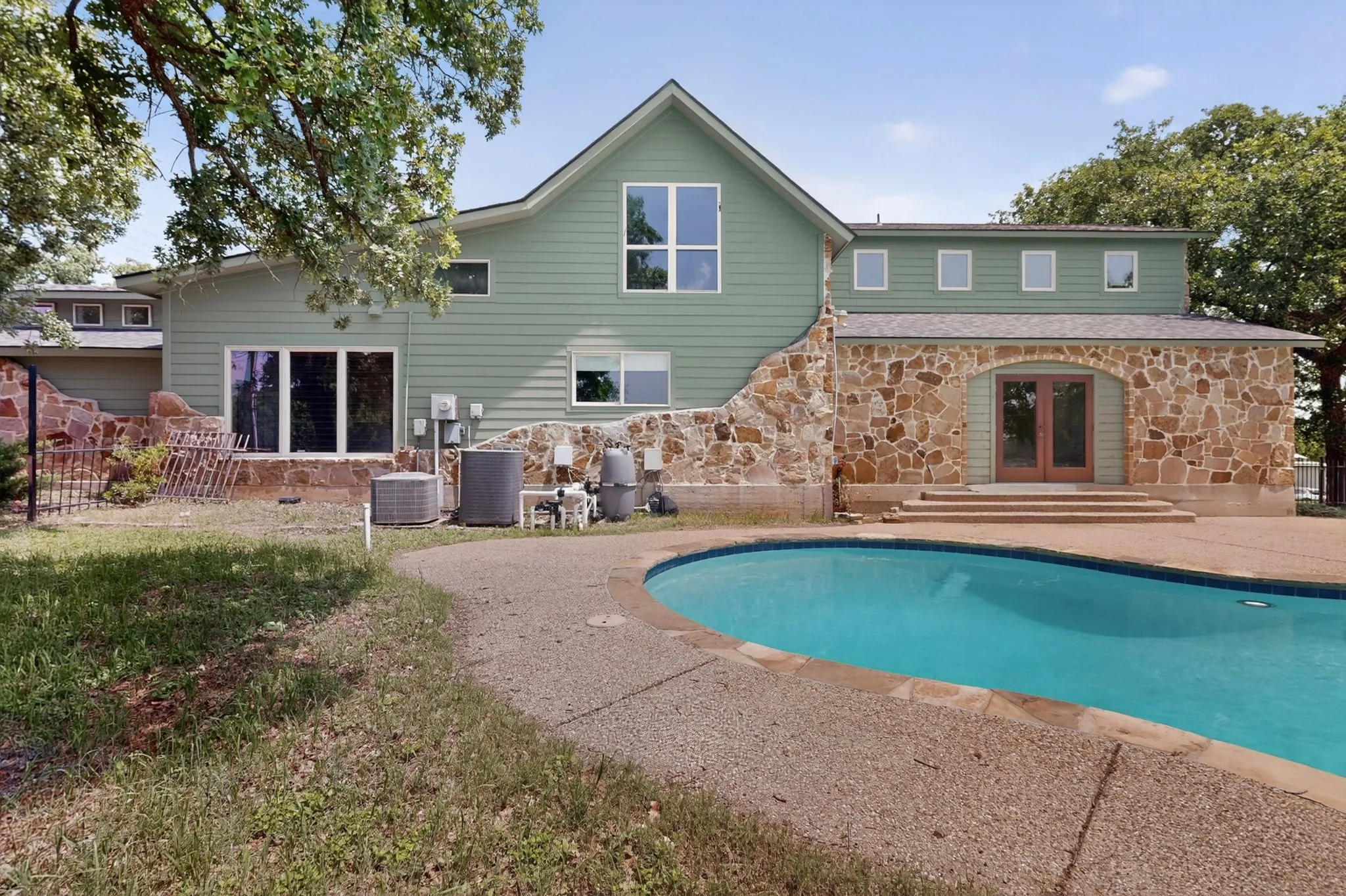 Single Family Residence For Sale in Johnson County , 1880 Houston Road, Burleson, Texas 76028, 4 Bedroom, 3 Bathroom, Garage spaces, 2,836 Sqft, built in 1975, mls#21367809, Real Estate Agent in Burleson, Homes For Sale in Johnson county, Homes For Sale in Burleson, Realtor in Burleson Texas, Real Estate Brokerage Independent Realty Texas, Luminita Cordes Realtor