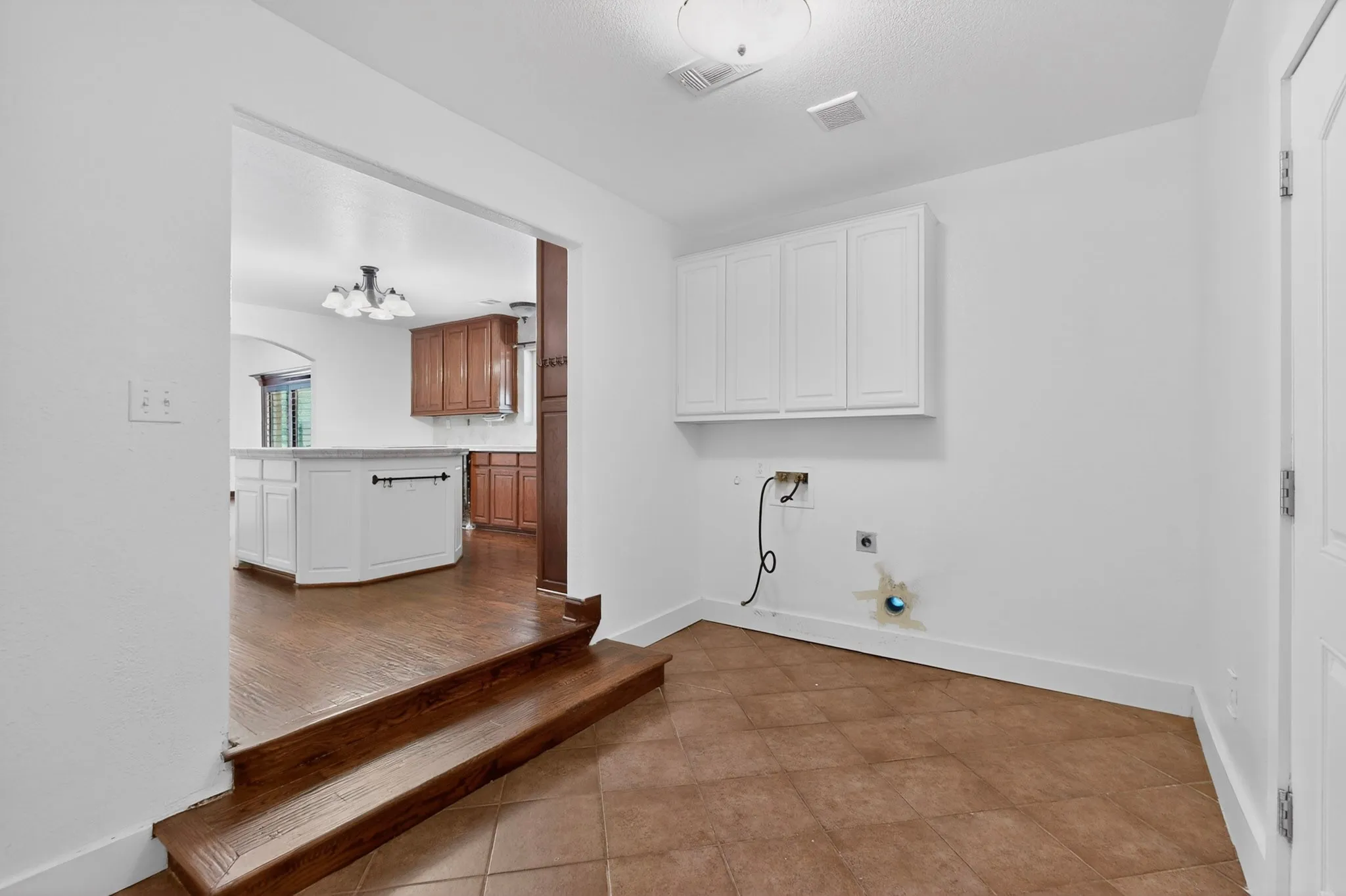 Single Family Residence For Sale in Johnson County , 1880 Houston Road, Burleson, Texas 76028, 4 Bedroom, 3 Bathroom, Garage spaces, 2,836 Sqft, built in 1975, mls#21367809, Real Estate Agent in Burleson, Homes For Sale in Johnson county, Homes For Sale in Burleson, Realtor in Burleson Texas, Real Estate Brokerage Independent Realty Texas, Luminita Cordes Realtor