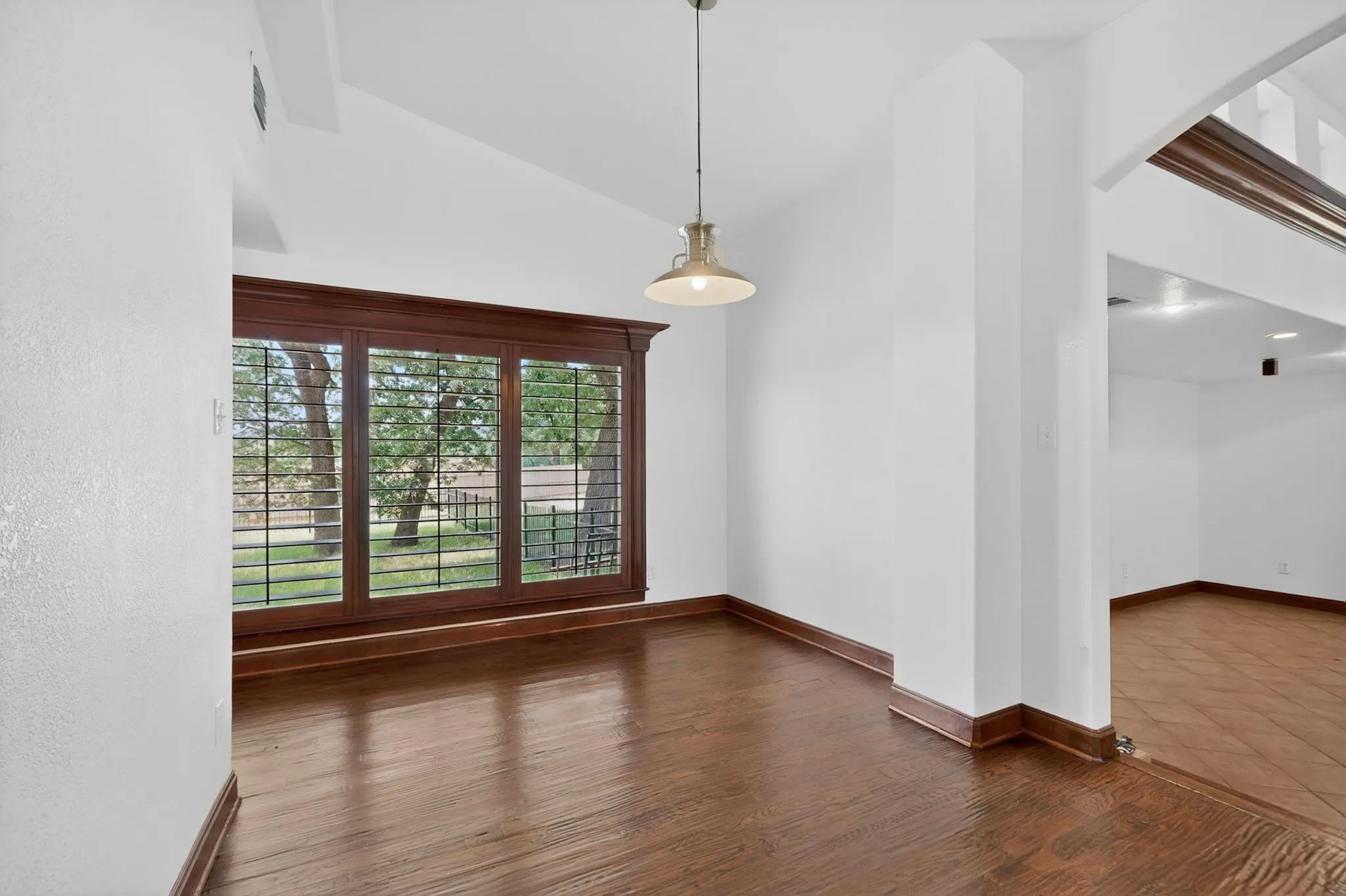 Single Family Residence For Sale in Johnson County , 1880 Houston Road, Burleson, Texas 76028, 4 Bedroom, 3 Bathroom, Garage spaces, 2,836 Sqft, built in 1975, mls#21367809, Real Estate Agent in Burleson, Homes For Sale in Johnson county, Homes For Sale in Burleson, Realtor in Burleson Texas, Real Estate Brokerage Independent Realty Texas, Luminita Cordes Realtor