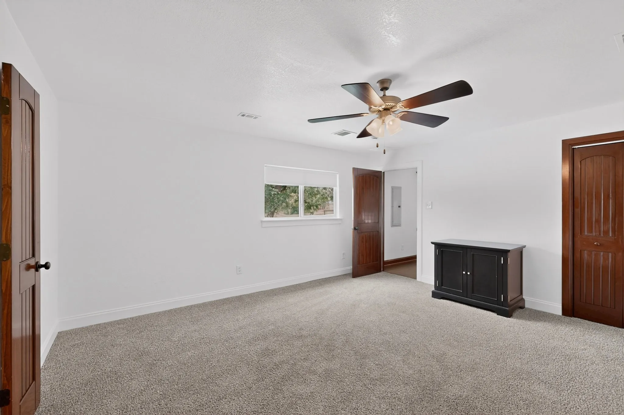 Single Family Residence For Sale in Johnson County , 1880 Houston Road, Burleson, Texas 76028, 4 Bedroom, 3 Bathroom, Garage spaces, 2,836 Sqft, built in 1975, mls#21367809, Real Estate Agent in Burleson, Homes For Sale in Johnson county, Homes For Sale in Burleson, Realtor in Burleson Texas, Real Estate Brokerage Independent Realty Texas, Luminita Cordes Realtor