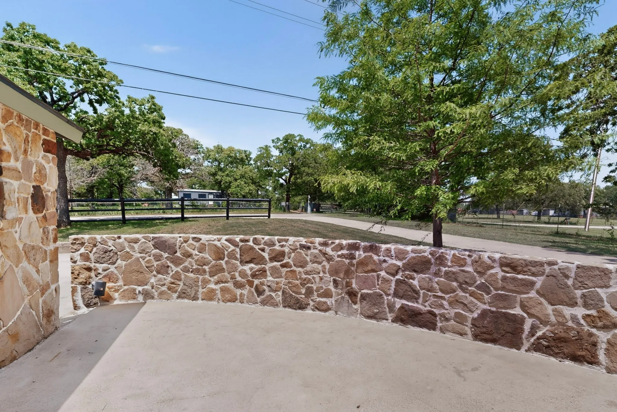 Single Family Residence For Sale in Johnson County , 1880 Houston Road, Burleson, Texas 76028, 4 Bedroom, 3 Bathroom, Garage spaces, 2,836 Sqft, built in 1975, mls#21367809, Real Estate Agent in Burleson, Homes For Sale in Johnson county, Homes For Sale in Burleson, Realtor in Burleson Texas, Real Estate Brokerage Independent Realty Texas, Luminita Cordes Realtor