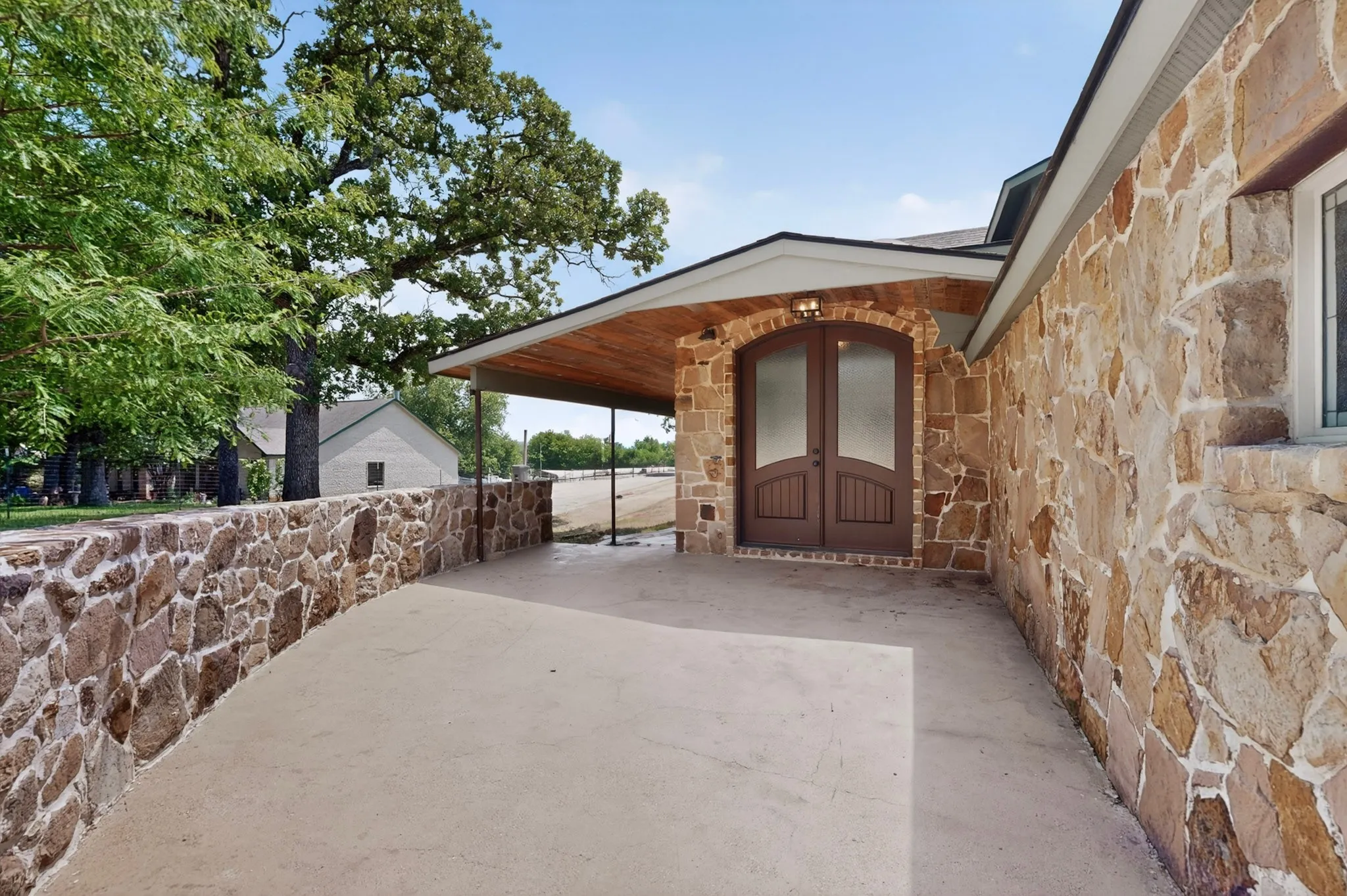 Single Family Residence For Sale in Johnson County , 1880 Houston Road, Burleson, Texas 76028, 4 Bedroom, 3 Bathroom, Garage spaces, 2,836 Sqft, built in 1975, mls#21367809, Real Estate Agent in Burleson, Homes For Sale in Johnson county, Homes For Sale in Burleson, Realtor in Burleson Texas, Real Estate Brokerage Independent Realty Texas, Luminita Cordes Realtor