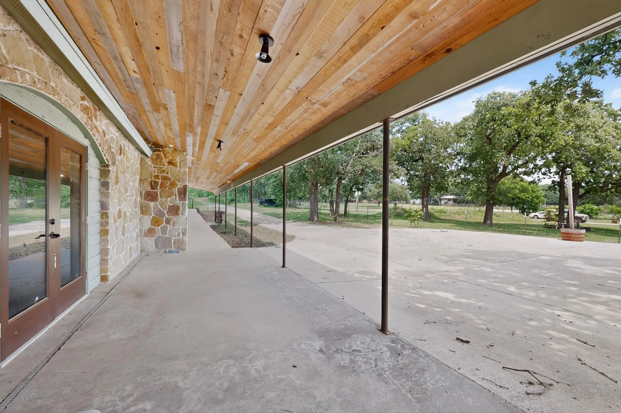 Single Family Residence For Sale in Johnson County , 1880 Houston Road, Burleson, Texas 76028, 4 Bedroom, 3 Bathroom, Garage spaces, 2,836 Sqft, built in 1975, mls#21367809, Real Estate Agent in Burleson, Homes For Sale in Johnson county, Homes For Sale in Burleson, Realtor in Burleson Texas, Real Estate Brokerage Independent Realty Texas, Luminita Cordes Realtor