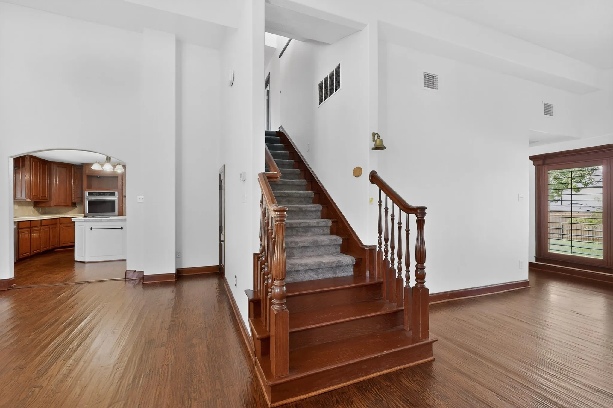 Single Family Residence For Sale in Johnson County , 1880 Houston Road, Burleson, Texas 76028, 4 Bedroom, 3 Bathroom, Garage spaces, 2,836 Sqft, built in 1975, mls#21367809, Real Estate Agent in Burleson, Homes For Sale in Johnson county, Homes For Sale in Burleson, Realtor in Burleson Texas, Real Estate Brokerage Independent Realty Texas, Luminita Cordes Realtor