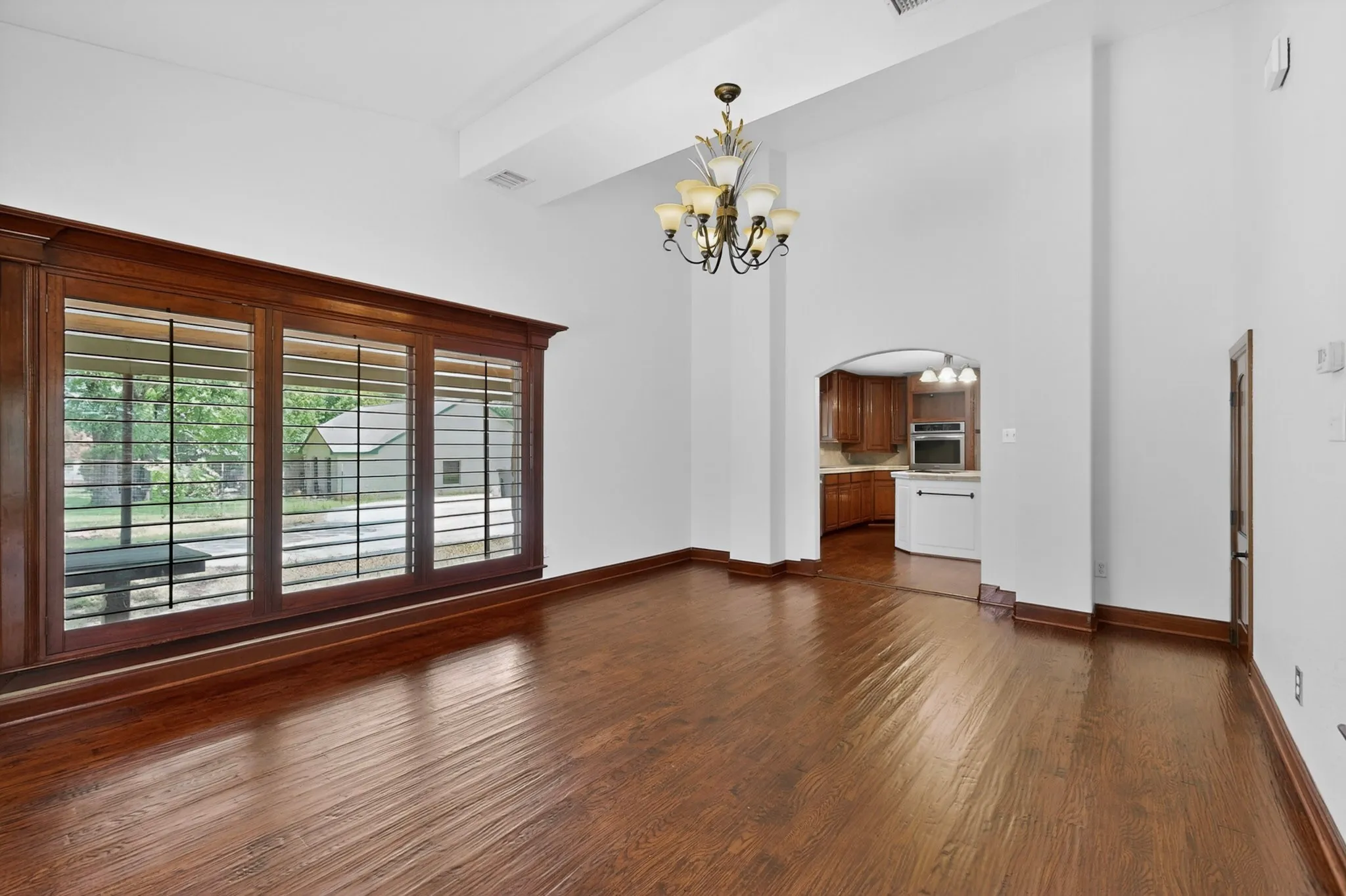 Single Family Residence For Sale in Johnson County , 1880 Houston Road, Burleson, Texas 76028, 4 Bedroom, 3 Bathroom, Garage spaces, 2,836 Sqft, built in 1975, mls#21367809, Real Estate Agent in Burleson, Homes For Sale in Johnson county, Homes For Sale in Burleson, Realtor in Burleson Texas, Real Estate Brokerage Independent Realty Texas, Luminita Cordes Realtor