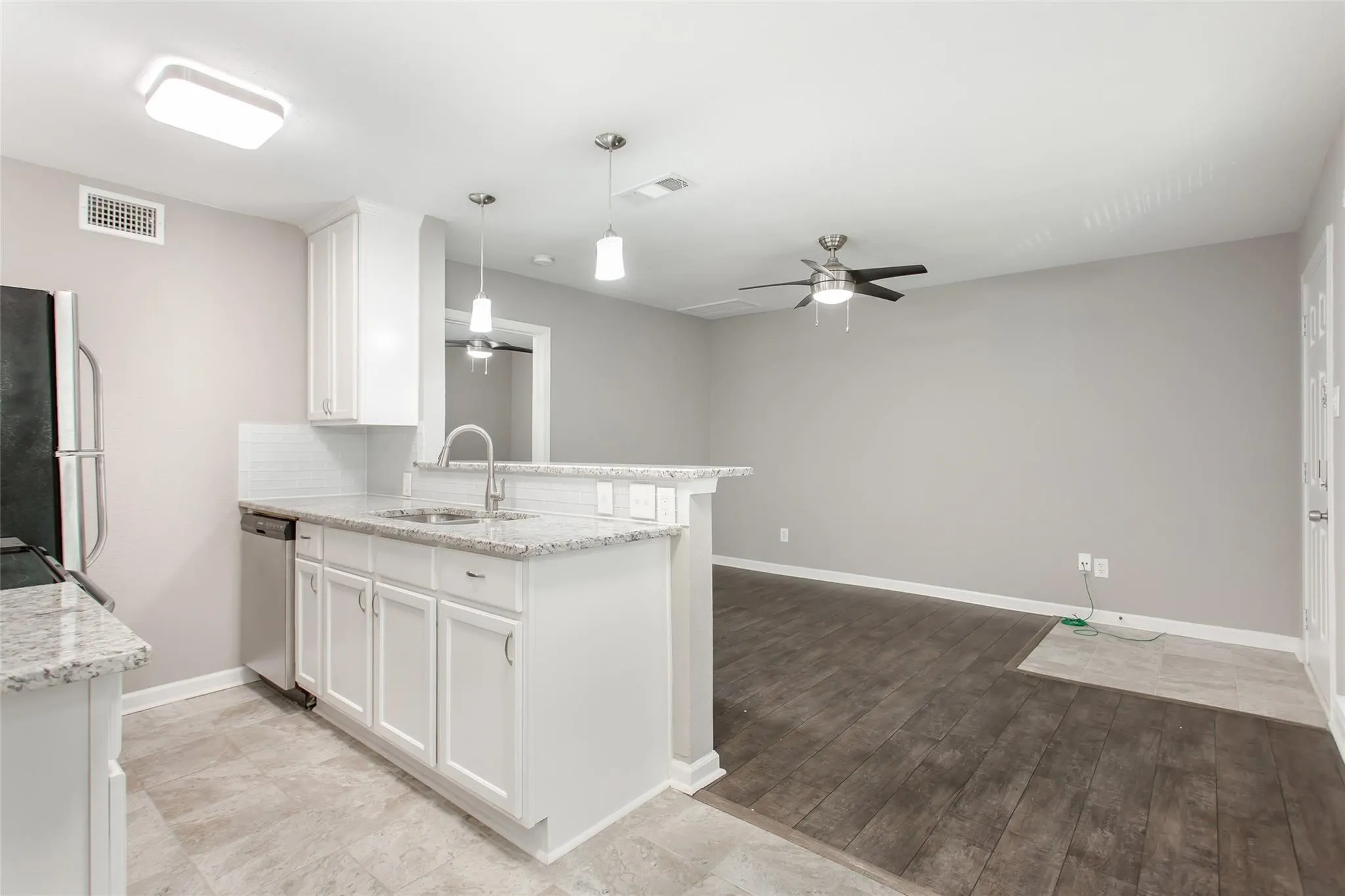 Apartment For Rent in Dallas County , 4319 Mc Kinney Avenue 205, Dallas, Texas 75205, 1 Bedroom, 1 Bathroom, Garage spaces, 600 Sqft, built in 1975, mls#21370188, Real Estate Agent in Dallas, Homes For Rent in Dallas county, Homes For Rent in Dallas, Realtor in Dallas Texas, Real Estate Brokerage Independent Realty Texas, Luminita Cordes Realtor
