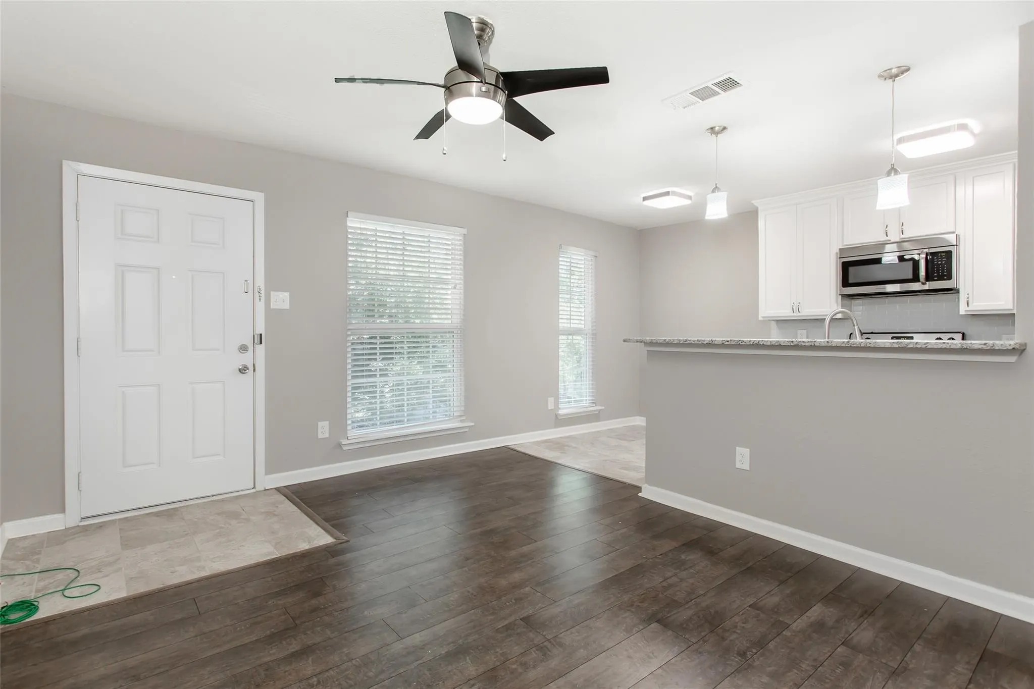 Apartment For Rent in Dallas County , 4319 Mc Kinney Avenue 205, Dallas, Texas 75205, 1 Bedroom, 1 Bathroom, Garage spaces, 600 Sqft, built in 1975, mls#21370188, Real Estate Agent in Dallas, Homes For Rent in Dallas county, Homes For Rent in Dallas, Realtor in Dallas Texas, Real Estate Brokerage Independent Realty Texas, Luminita Cordes Realtor
