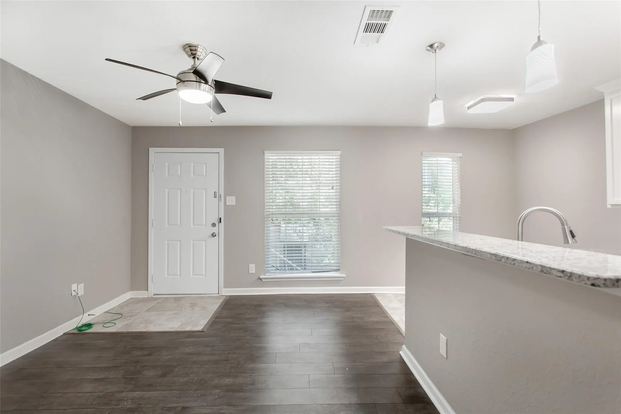 Apartment For Rent in Dallas County , 4319 Mc Kinney Avenue 205, Dallas, Texas 75205, 1 Bedroom, 1 Bathroom, Garage spaces, 600 Sqft, built in 1975, mls#21370188, Real Estate Agent in Dallas, Homes For Rent in Dallas county, Homes For Rent in Dallas, Realtor in Dallas Texas, Real Estate Brokerage Independent Realty Texas, Luminita Cordes Realtor