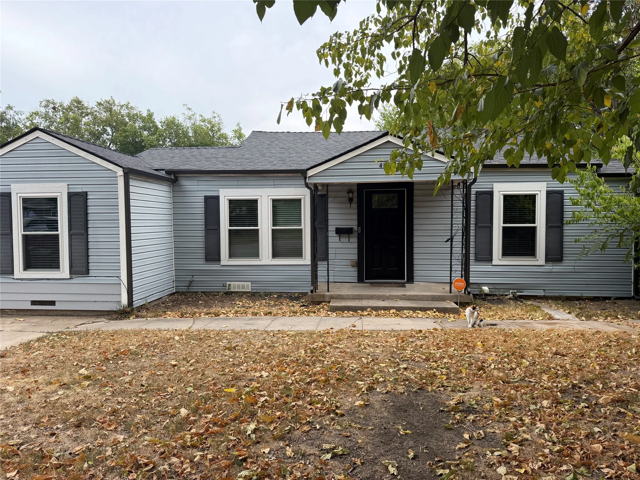 Single Family Residence For Rent in Tarrant County , 4233 Alamo, Fort Worth, Texas 76107, 3 Bedroom, 2 Bathroom, Garage spaces, 1,060 Sqft, built in 1942, mls#21364677, Real Estate Agent in Fort Worth, Homes For Rent in Tarrant county, Homes For Rent in Fort Worth, Realtor in Fort Worth Texas, Real Estate Brokerage Independent Realty Texas, Luminita Cordes Realtor