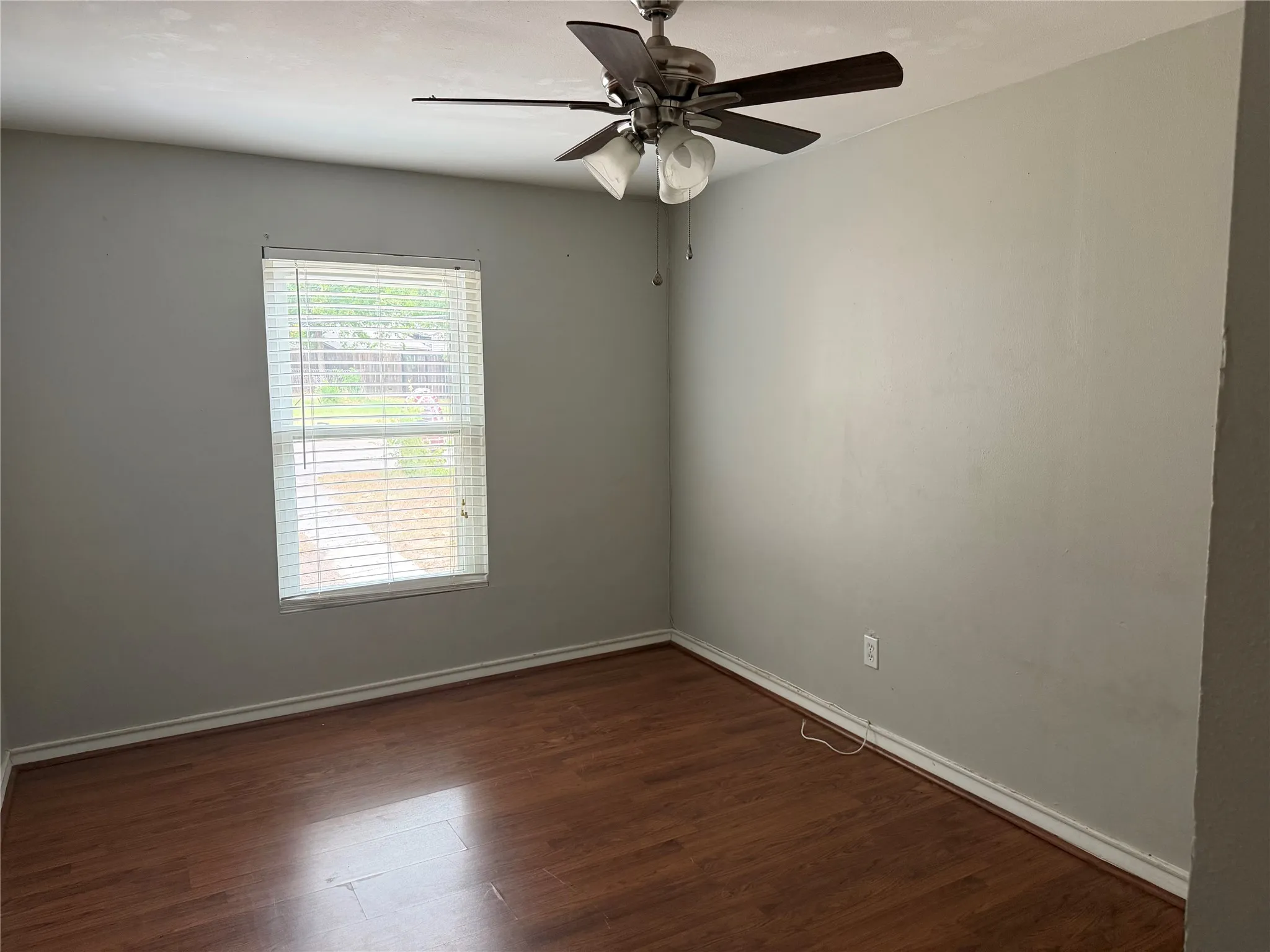 Single Family Residence For Rent in Tarrant County , 4233 Alamo, Fort Worth, Texas 76107, 3 Bedroom, 2 Bathroom, Garage spaces, 1,060 Sqft, built in 1942, mls#21364677, Real Estate Agent in Fort Worth, Homes For Rent in Tarrant county, Homes For Rent in Fort Worth, Realtor in Fort Worth Texas, Real Estate Brokerage Independent Realty Texas, Luminita Cordes Realtor