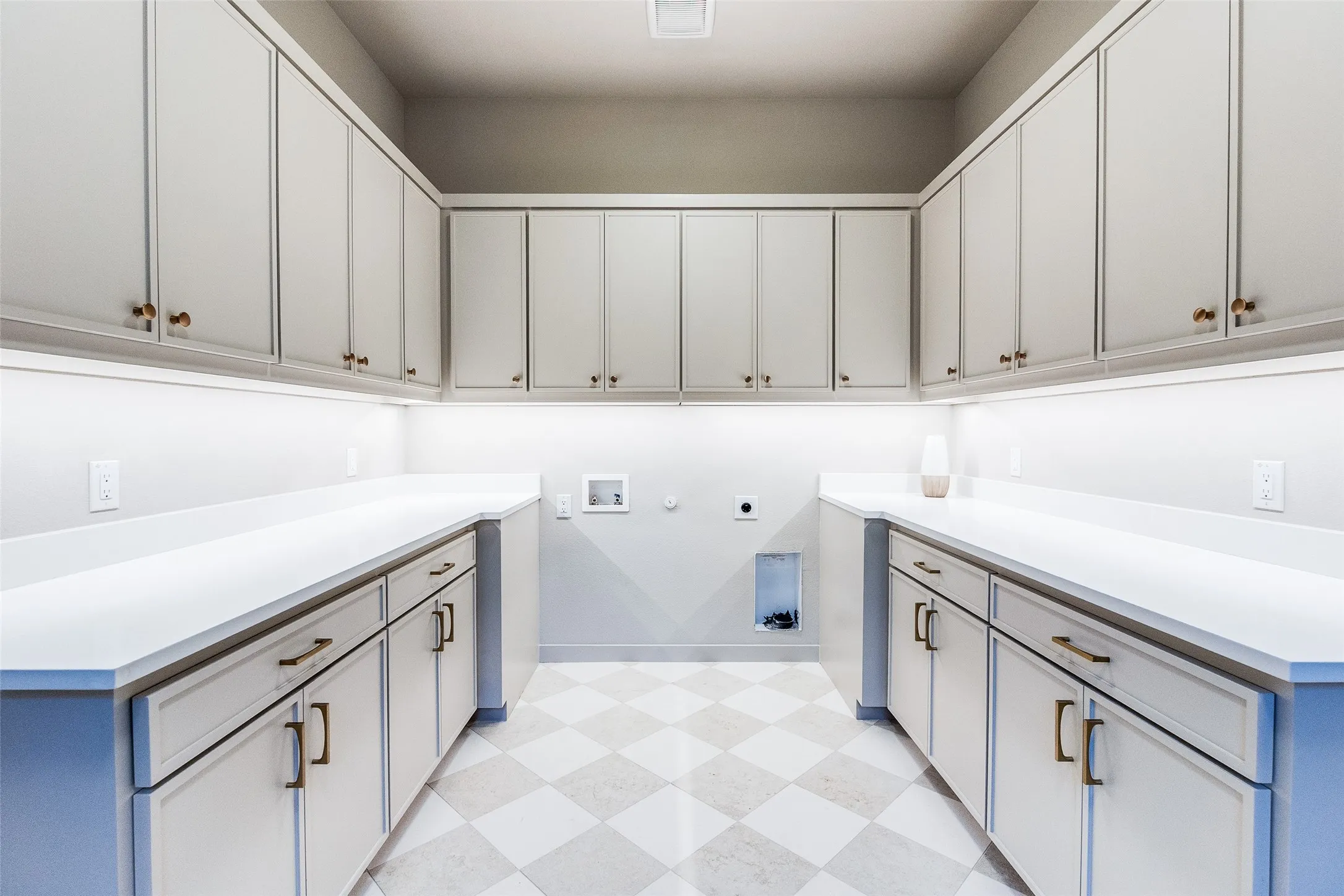 Single Family Residence For Sale in Dallas County , 3935 Hawick Lane, Dallas, Texas 75220, 5 Bedroom, 6 Bathroom, 3 Garage spaces, 4,435 Sqft, built in 2025, mls#21367392, Real Estate Agent in Dallas, Homes For Sale in Dallas county, Homes For Sale in Dallas, Realtor in Dallas Texas, Real Estate Brokerage Independent Realty Texas, Luminita Cordes Realtor