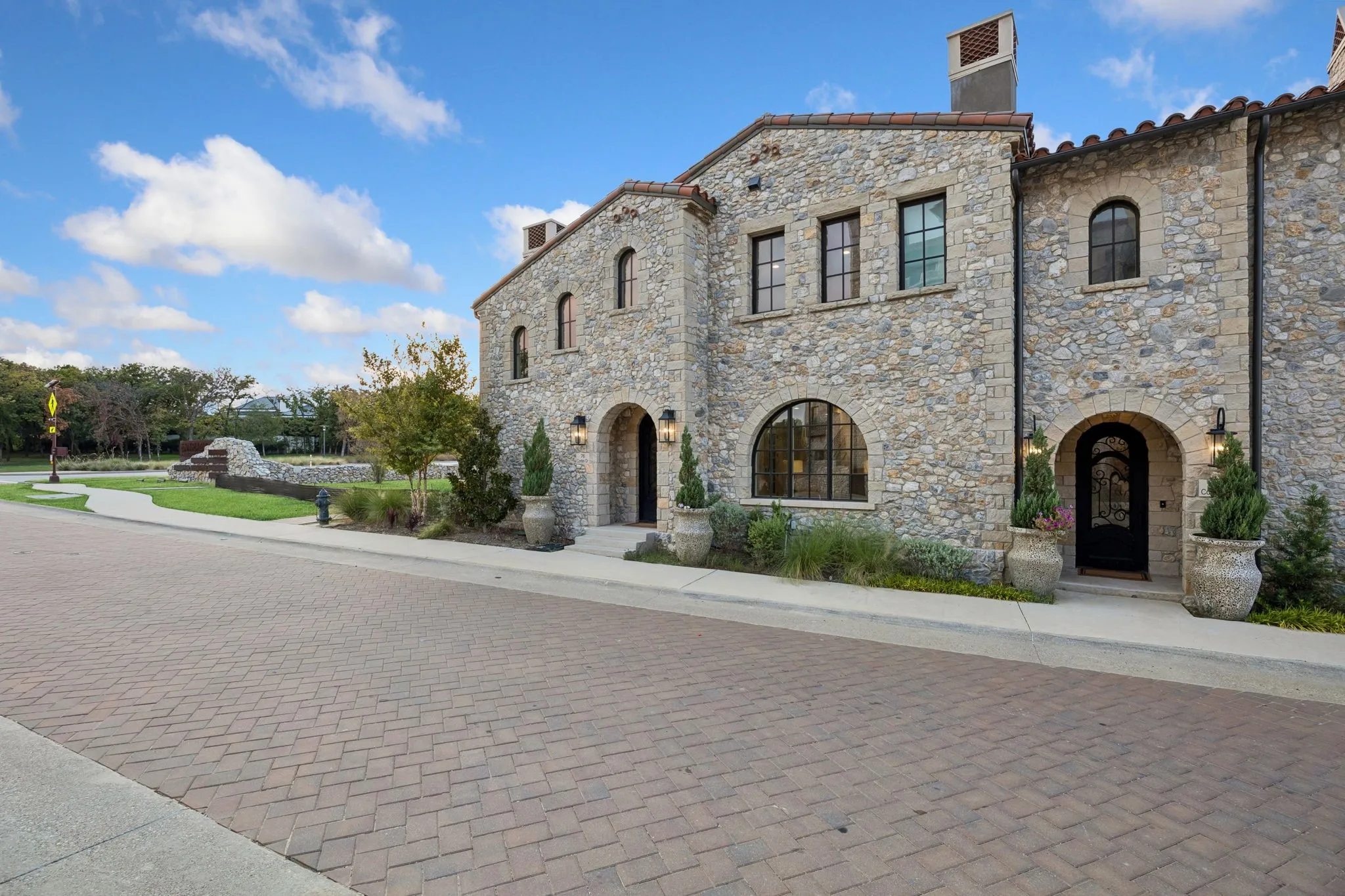 Townhouse For Sale in Tarrant County , 76 Cortes Drive, Westlake, Texas 76262, 3 Bedroom, 4 Bathroom, 2 Garage spaces, 3,107 Sqft, built in 2023, mls#21367995, Real Estate Agent in Westlake, Homes For Sale in Tarrant county, Homes For Sale in Westlake, Realtor in Westlake Texas, Real Estate Brokerage Independent Realty Texas, Luminita Cordes Realtor