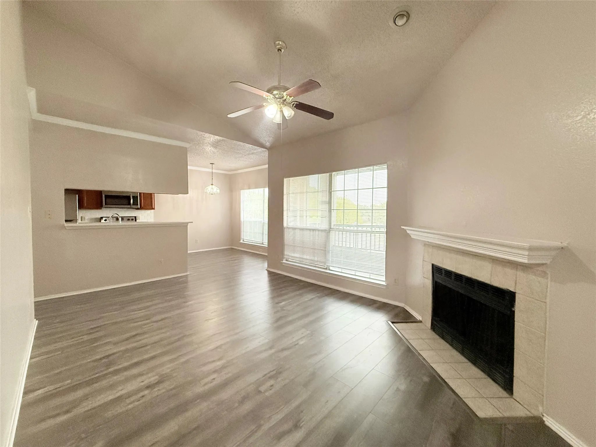 Condominium For Rent in Dallas County , 4115 Esters Road 704, Irving, Texas 75038, 2 Bedroom, 2 Bathroom, Garage spaces, 907 Sqft, built in 1984, mls#21370122, Real Estate Agent in Irving, Homes For Rent in Dallas county, Homes For Rent in Irving, Realtor in Irving Texas, Real Estate Brokerage Independent Realty Texas, Luminita Cordes Realtor