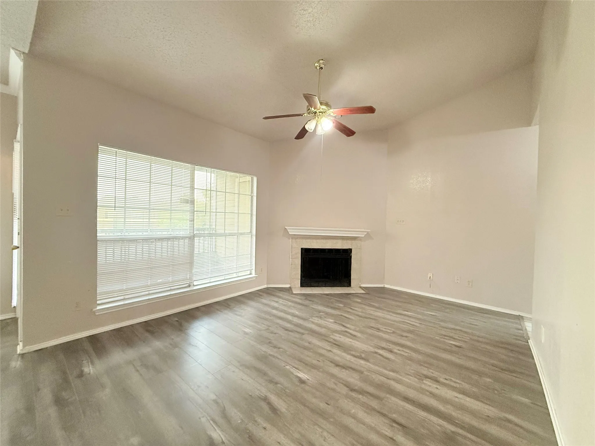 Condominium For Rent in Dallas County , 4115 Esters Road 704, Irving, Texas 75038, 2 Bedroom, 2 Bathroom, Garage spaces, 907 Sqft, built in 1984, mls#21370122, Real Estate Agent in Irving, Homes For Rent in Dallas county, Homes For Rent in Irving, Realtor in Irving Texas, Real Estate Brokerage Independent Realty Texas, Luminita Cordes Realtor