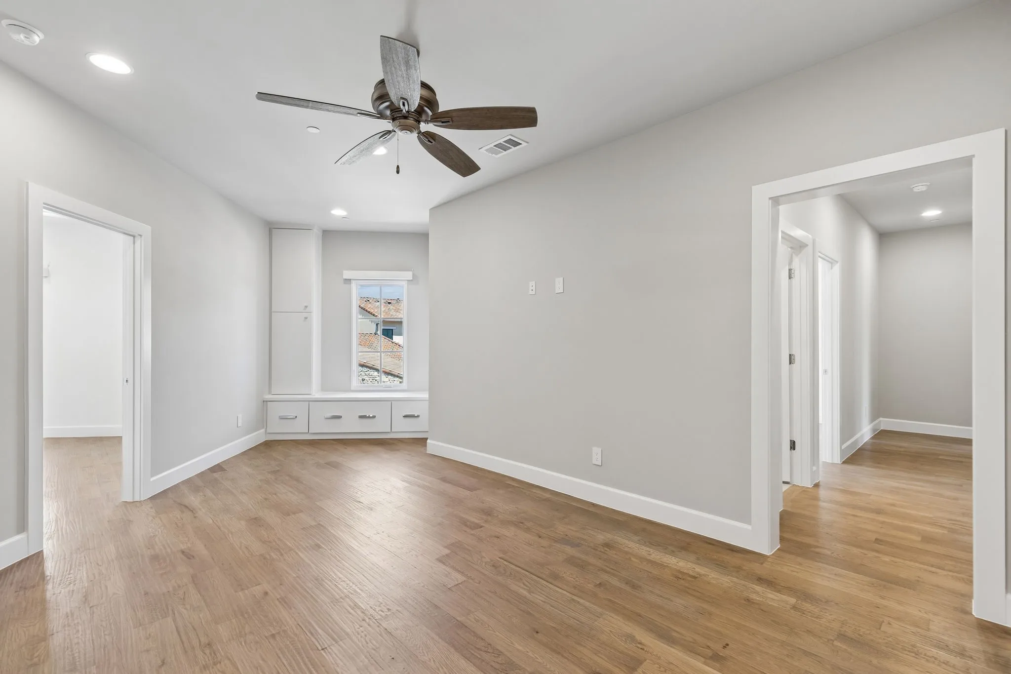 Townhouse For Sale in Tarrant County , 74 Cortes Drive, Westlake, Texas 76262, 4 Bedroom, 5 Bathroom, 2 Garage spaces, 3,550 Sqft, built in 2023, mls#21367895, Real Estate Agent in Westlake, Homes For Sale in Tarrant county, Homes For Sale in Westlake, Realtor in Westlake Texas, Real Estate Brokerage Independent Realty Texas, Luminita Cordes Realtor