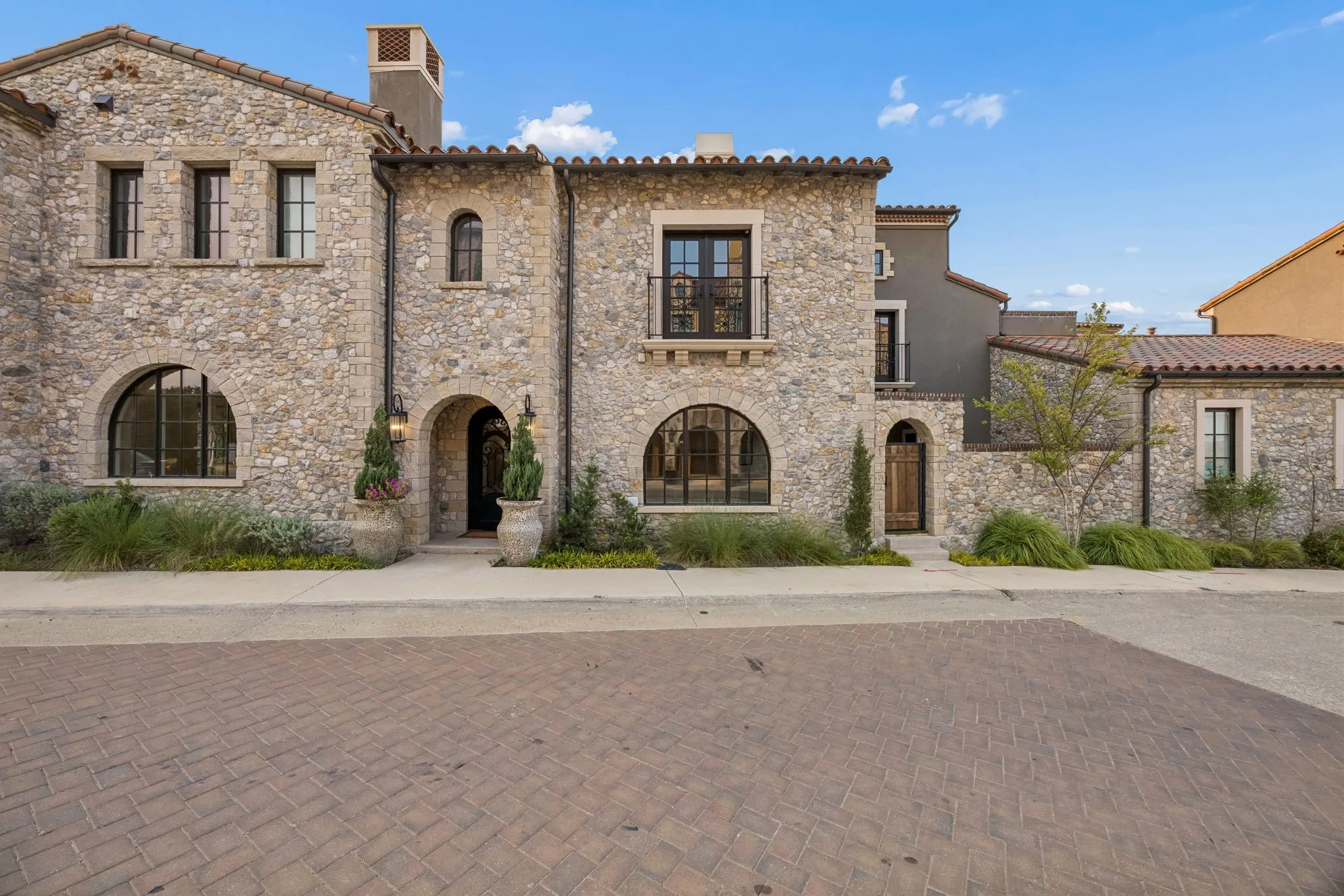 Townhouse For Sale in Tarrant County , 74 Cortes Drive, Westlake, Texas 76262, 4 Bedroom, 5 Bathroom, 2 Garage spaces, 3,550 Sqft, built in 2023, mls#21367895, Real Estate Agent in Westlake, Homes For Sale in Tarrant county, Homes For Sale in Westlake, Realtor in Westlake Texas, Real Estate Brokerage Independent Realty Texas, Luminita Cordes Realtor
