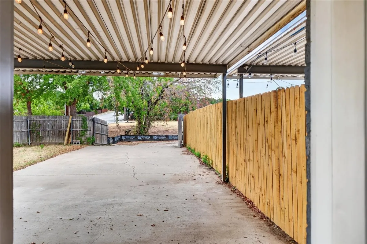Duplex For Rent in Tarrant County , 3024 Roxboro Road, Euless, Texas 76039, 3 Bedroom, 3 Bathroom, Garage spaces, 1,344 Sqft, built in 1985, mls#21370187, Real Estate Agent in Euless, Homes For Rent in Tarrant county, Homes For Rent in Euless, Realtor in Euless Texas, Real Estate Brokerage Independent Realty Texas, Luminita Cordes Realtor