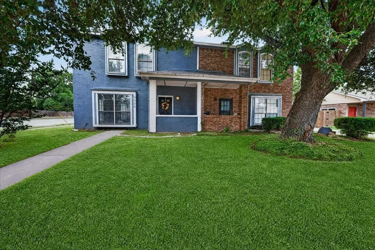 Duplex For Rent in Tarrant County , 3024 Roxboro Road, Euless, Texas 76039, 3 Bedroom, 3 Bathroom, Garage spaces, 1,344 Sqft, built in 1985, mls#21370187, Real Estate Agent in Euless, Homes For Rent in Tarrant county, Homes For Rent in Euless, Realtor in Euless Texas, Real Estate Brokerage Independent Realty Texas, Luminita Cordes Realtor