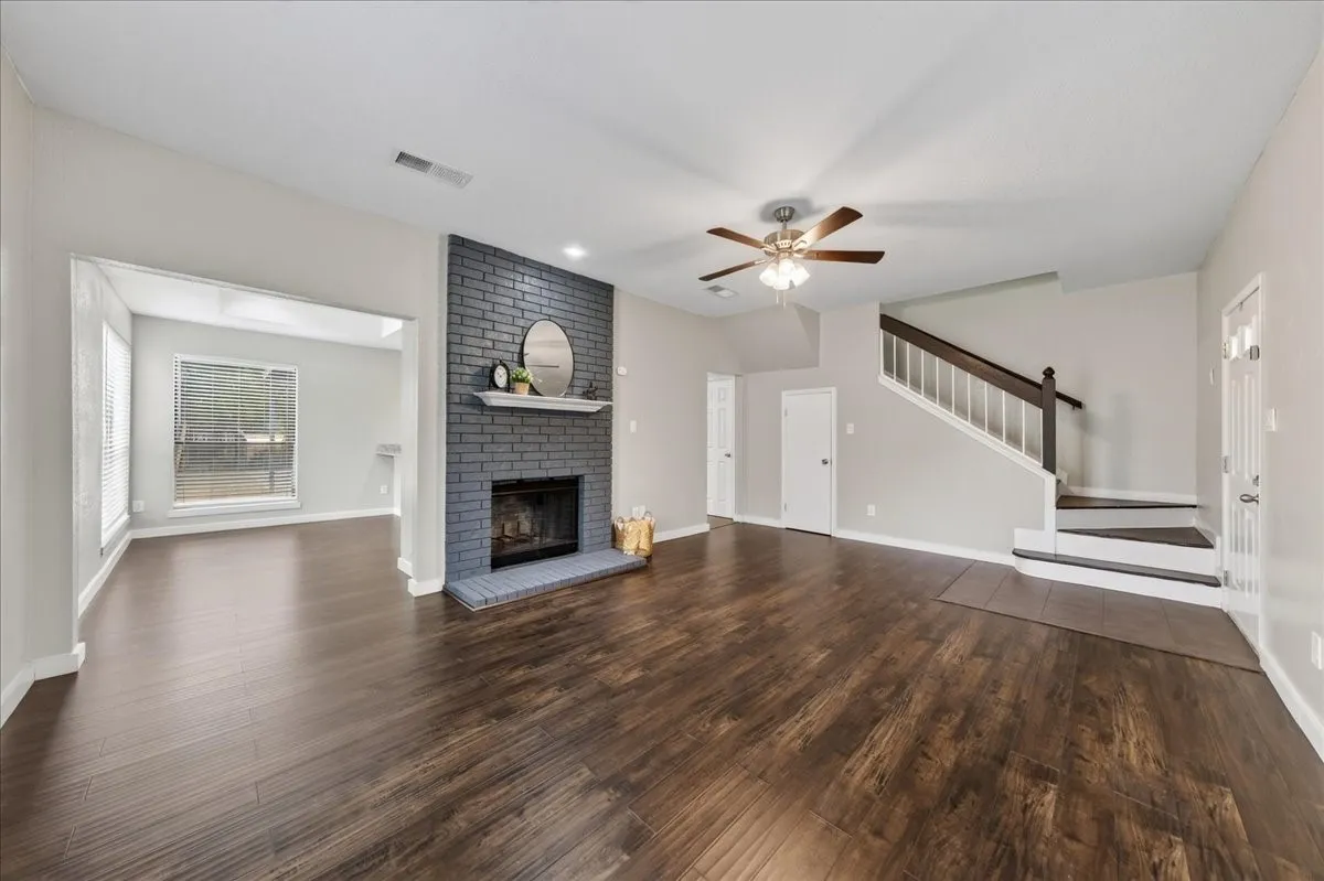 Duplex For Rent in Tarrant County , 3024 Roxboro Road, Euless, Texas 76039, 3 Bedroom, 3 Bathroom, Garage spaces, 1,344 Sqft, built in 1985, mls#21370187, Real Estate Agent in Euless, Homes For Rent in Tarrant county, Homes For Rent in Euless, Realtor in Euless Texas, Real Estate Brokerage Independent Realty Texas, Luminita Cordes Realtor