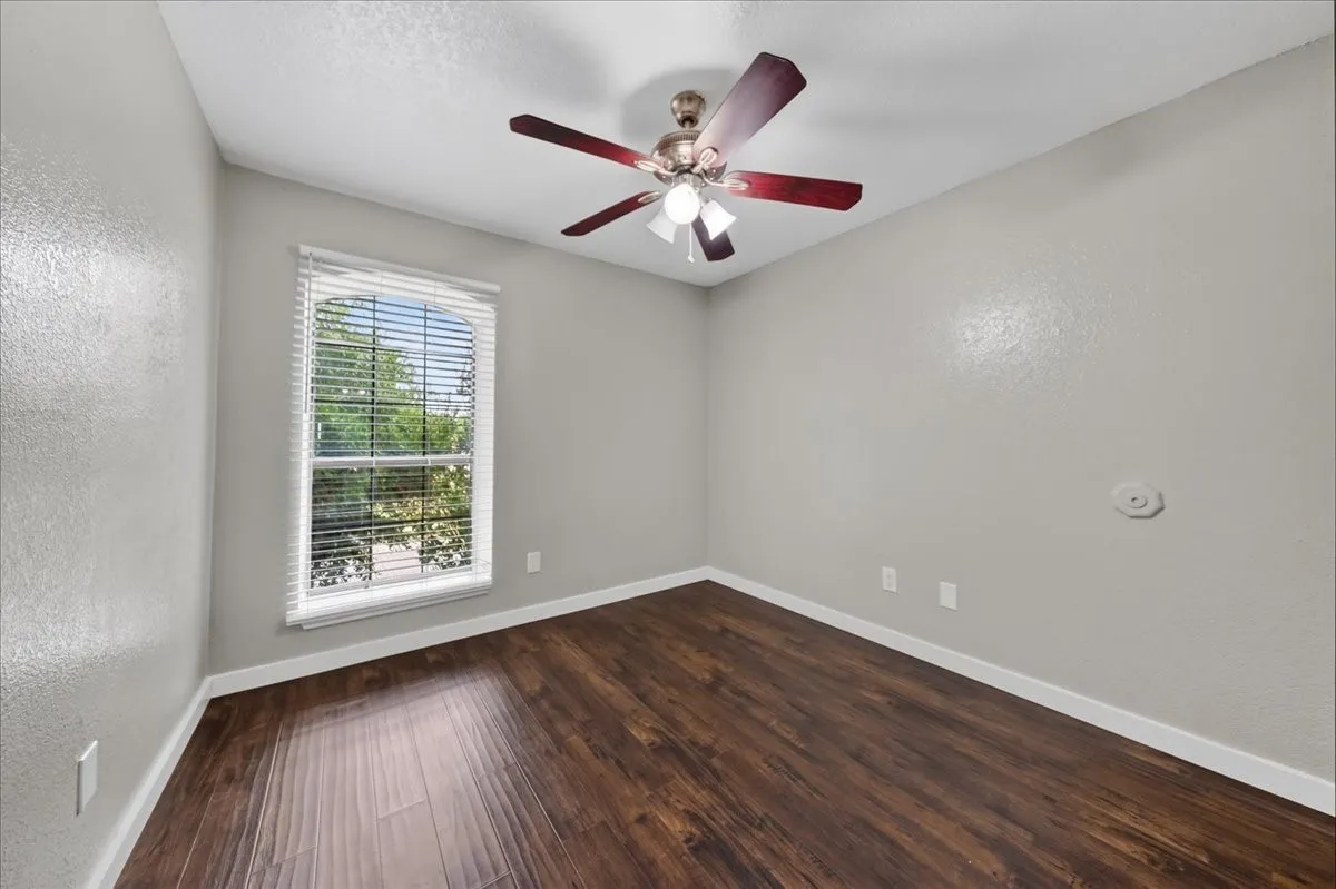 Duplex For Rent in Tarrant County , 3024 Roxboro Road, Euless, Texas 76039, 3 Bedroom, 3 Bathroom, Garage spaces, 1,344 Sqft, built in 1985, mls#21370187, Real Estate Agent in Euless, Homes For Rent in Tarrant county, Homes For Rent in Euless, Realtor in Euless Texas, Real Estate Brokerage Independent Realty Texas, Luminita Cordes Realtor