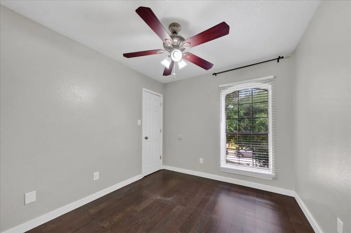 Duplex For Rent in Tarrant County , 3024 Roxboro Road, Euless, Texas 76039, 3 Bedroom, 3 Bathroom, Garage spaces, 1,344 Sqft, built in 1985, mls#21370187, Real Estate Agent in Euless, Homes For Rent in Tarrant county, Homes For Rent in Euless, Realtor in Euless Texas, Real Estate Brokerage Independent Realty Texas, Luminita Cordes Realtor