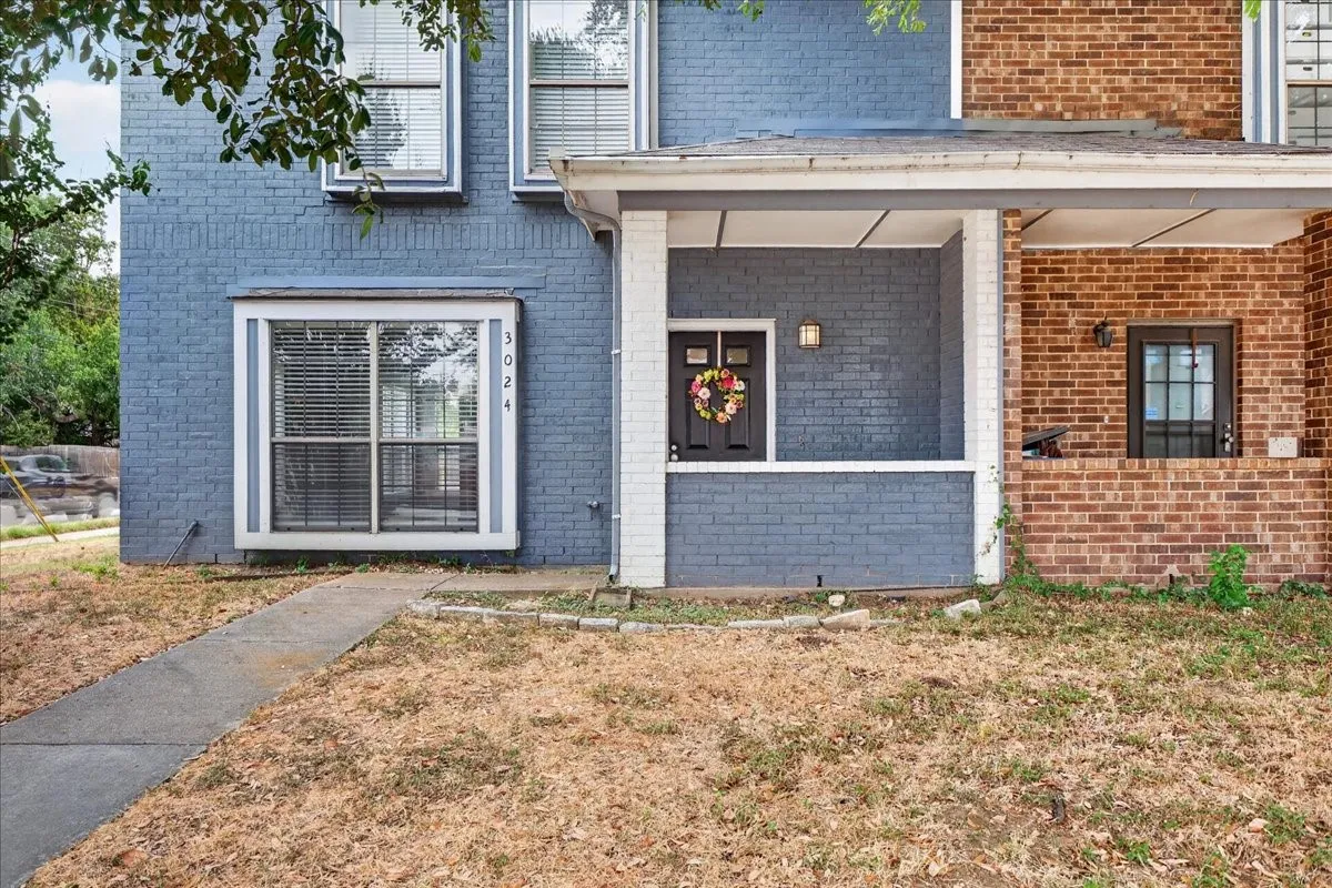 Duplex For Rent in Tarrant County , 3024 Roxboro Road, Euless, Texas 76039, 3 Bedroom, 3 Bathroom, Garage spaces, 1,344 Sqft, built in 1985, mls#21370187, Real Estate Agent in Euless, Homes For Rent in Tarrant county, Homes For Rent in Euless, Realtor in Euless Texas, Real Estate Brokerage Independent Realty Texas, Luminita Cordes Realtor