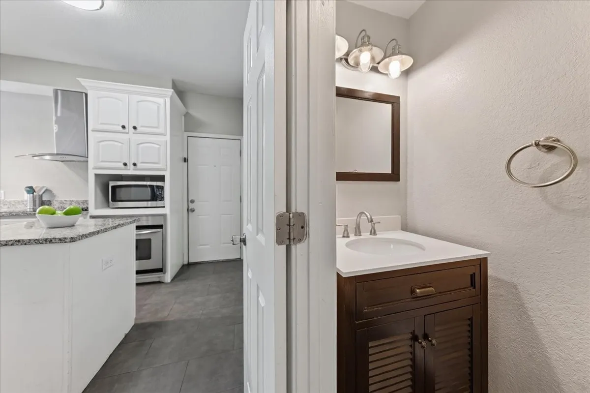 Duplex For Rent in Tarrant County , 3024 Roxboro Road, Euless, Texas 76039, 3 Bedroom, 3 Bathroom, Garage spaces, 1,344 Sqft, built in 1985, mls#21370187, Real Estate Agent in Euless, Homes For Rent in Tarrant county, Homes For Rent in Euless, Realtor in Euless Texas, Real Estate Brokerage Independent Realty Texas, Luminita Cordes Realtor