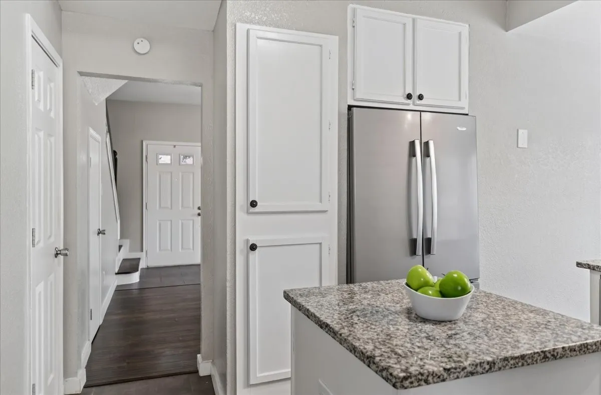 Duplex For Rent in Tarrant County , 3024 Roxboro Road, Euless, Texas 76039, 3 Bedroom, 3 Bathroom, Garage spaces, 1,344 Sqft, built in 1985, mls#21370187, Real Estate Agent in Euless, Homes For Rent in Tarrant county, Homes For Rent in Euless, Realtor in Euless Texas, Real Estate Brokerage Independent Realty Texas, Luminita Cordes Realtor