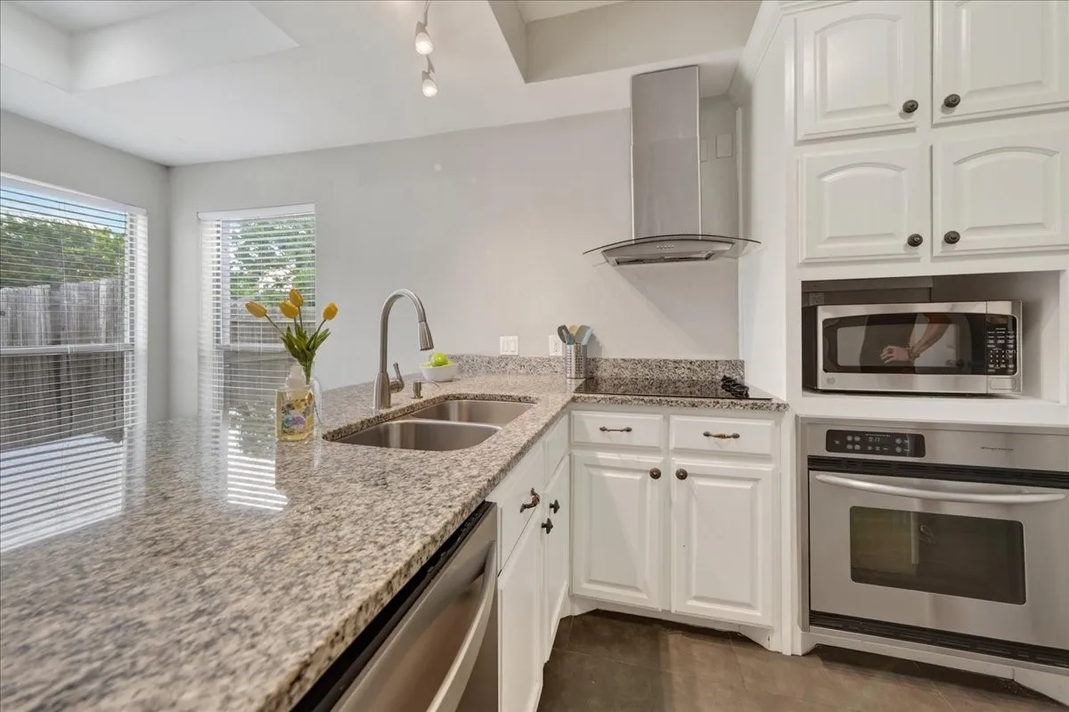 Duplex For Rent in Tarrant County , 3024 Roxboro Road, Euless, Texas 76039, 3 Bedroom, 3 Bathroom, Garage spaces, 1,344 Sqft, built in 1985, mls#21370187, Real Estate Agent in Euless, Homes For Rent in Tarrant county, Homes For Rent in Euless, Realtor in Euless Texas, Real Estate Brokerage Independent Realty Texas, Luminita Cordes Realtor