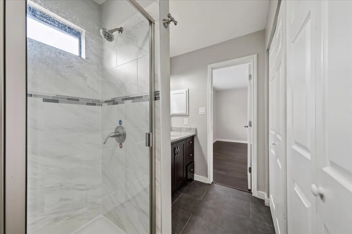 Duplex For Rent in Tarrant County , 3024 Roxboro Road, Euless, Texas 76039, 3 Bedroom, 3 Bathroom, Garage spaces, 1,344 Sqft, built in 1985, mls#21370187, Real Estate Agent in Euless, Homes For Rent in Tarrant county, Homes For Rent in Euless, Realtor in Euless Texas, Real Estate Brokerage Independent Realty Texas, Luminita Cordes Realtor