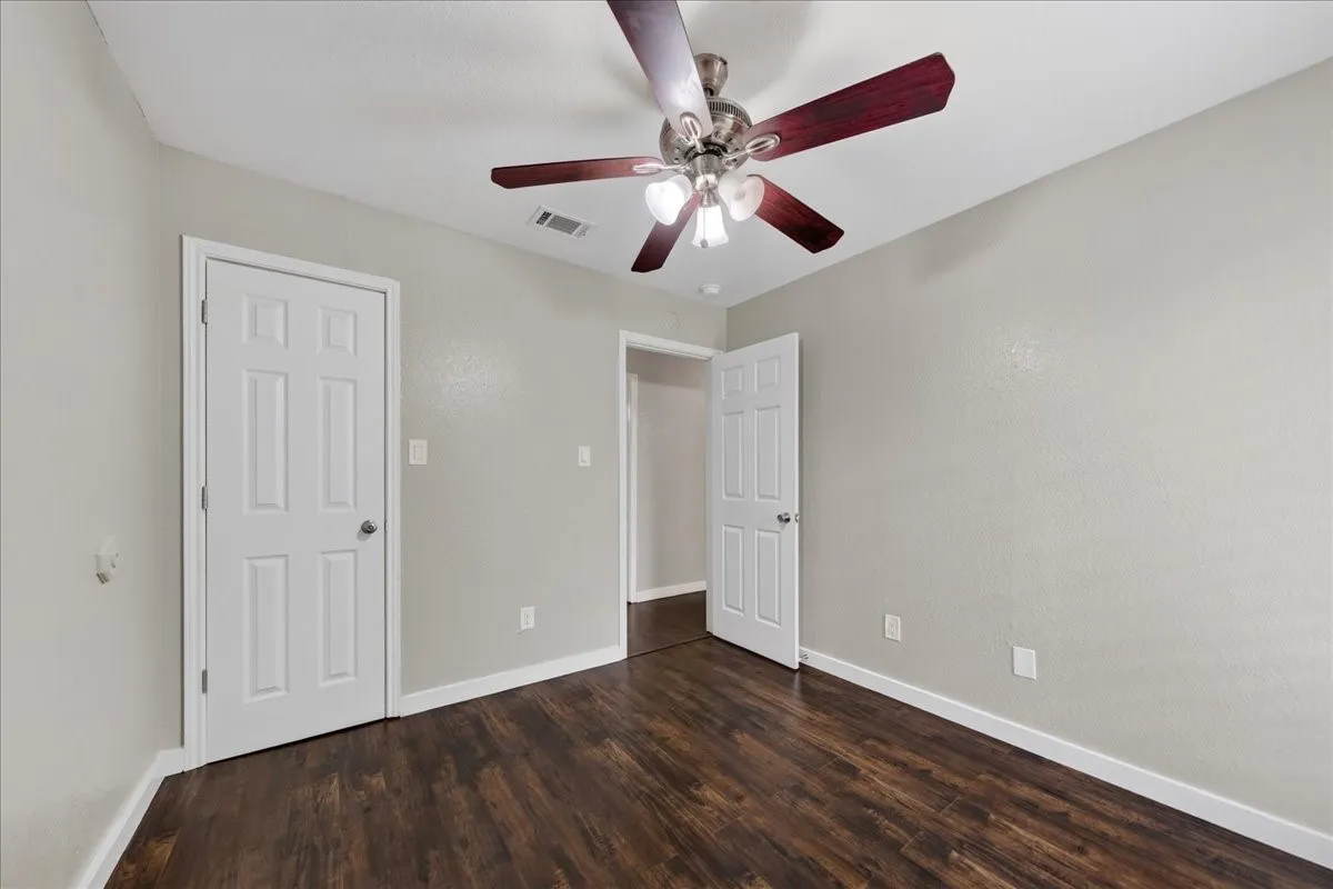 Duplex For Rent in Tarrant County , 3024 Roxboro Road, Euless, Texas 76039, 3 Bedroom, 3 Bathroom, Garage spaces, 1,344 Sqft, built in 1985, mls#21370187, Real Estate Agent in Euless, Homes For Rent in Tarrant county, Homes For Rent in Euless, Realtor in Euless Texas, Real Estate Brokerage Independent Realty Texas, Luminita Cordes Realtor