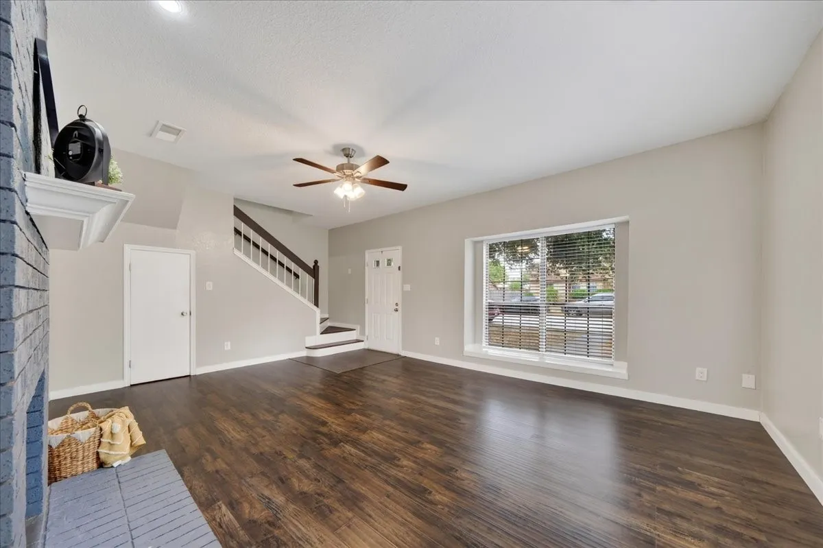Duplex For Rent in Tarrant County , 3024 Roxboro Road, Euless, Texas 76039, 3 Bedroom, 3 Bathroom, Garage spaces, 1,344 Sqft, built in 1985, mls#21370187, Real Estate Agent in Euless, Homes For Rent in Tarrant county, Homes For Rent in Euless, Realtor in Euless Texas, Real Estate Brokerage Independent Realty Texas, Luminita Cordes Realtor