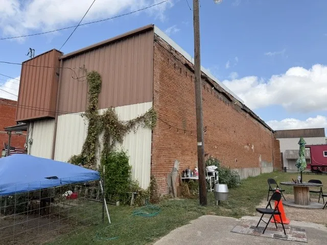 Apartment For Sale in Mc Lennan County , 105 S Pearl Street, Mart, Texas 76664, 3 Bedroom, 2 Bathroom, Garage spaces, 2,000 Sqft, built in 1935, mls#21370184, Real Estate Agent in Mart, Homes For Sale in Mc Lennan county, Homes For Sale in Mart, Realtor in Mart Texas, Real Estate Brokerage Independent Realty Texas, Luminita Cordes Realtor